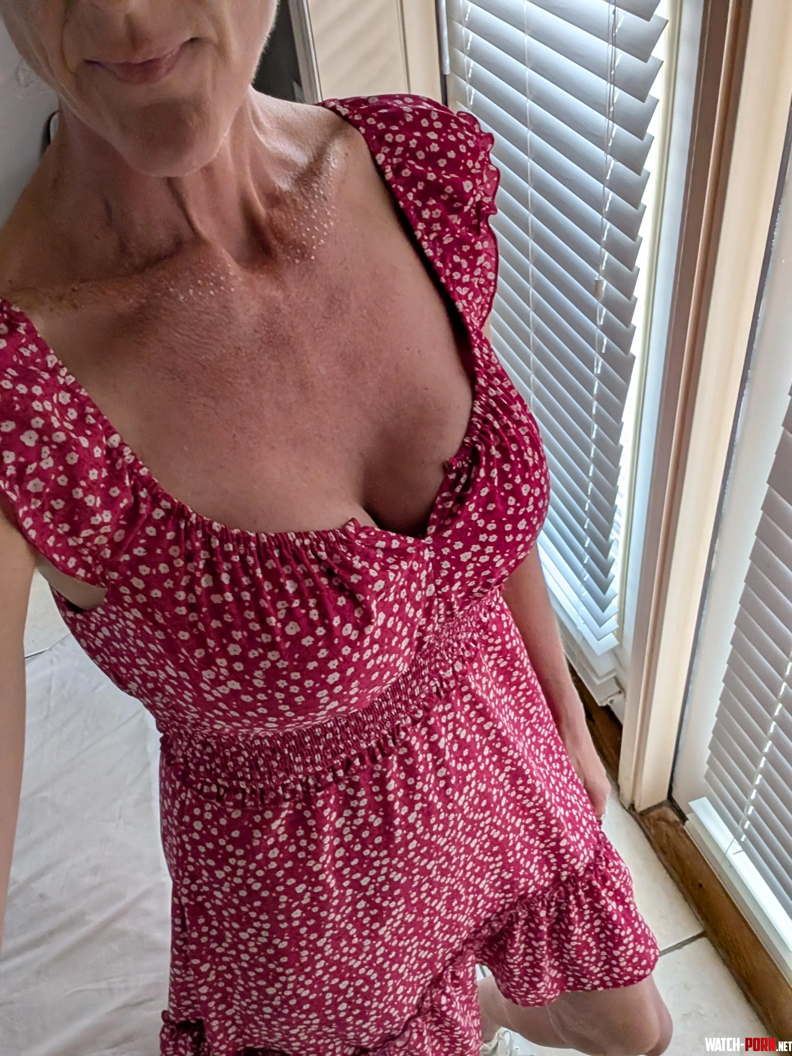 A little sparkle on my collarbones, just where I like to be kissed @fantasysexlifene by FantasySexLife3