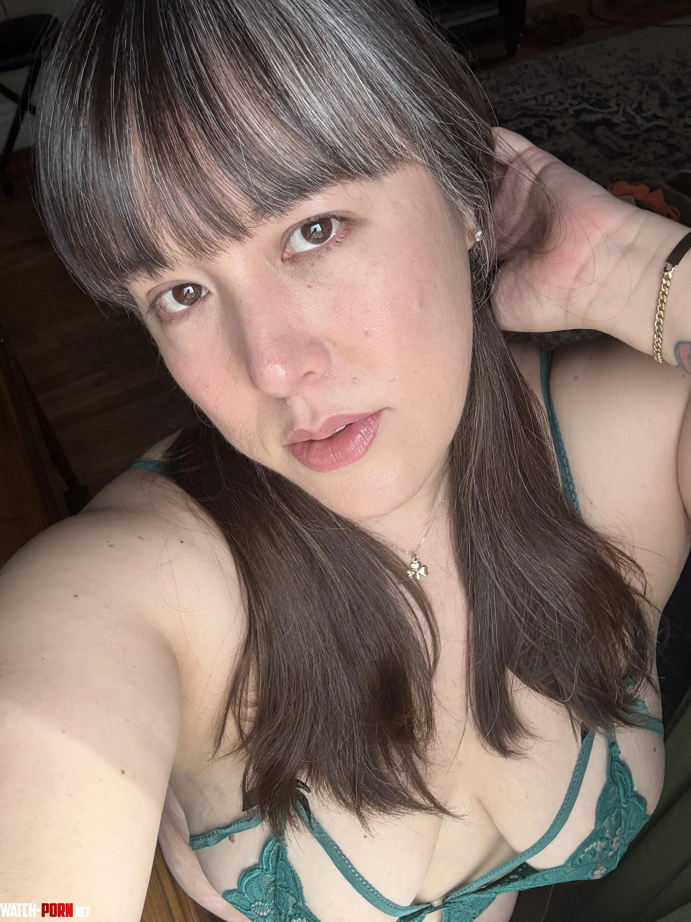 Middle aged all natural Hapa mom feeling pretty by prettypersephonie