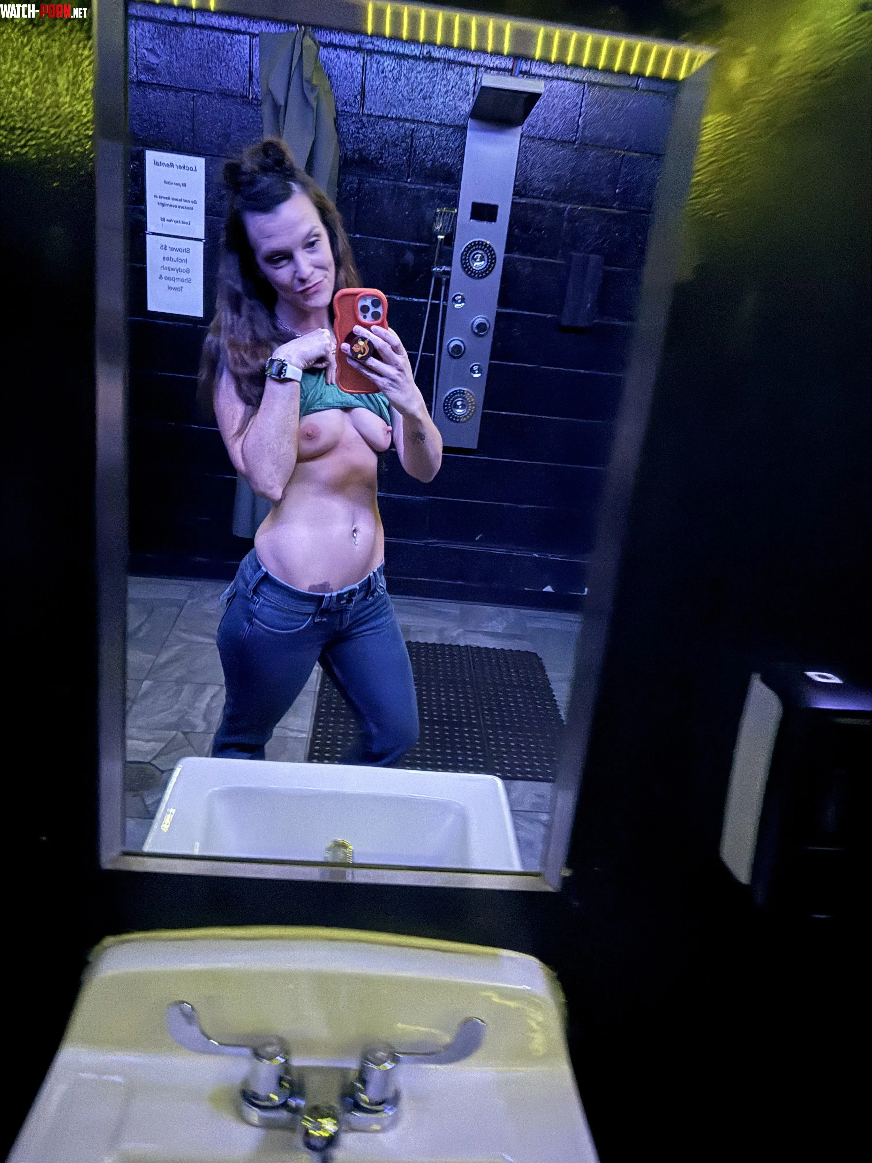 I love showing my fit MILF body by Hedontastical