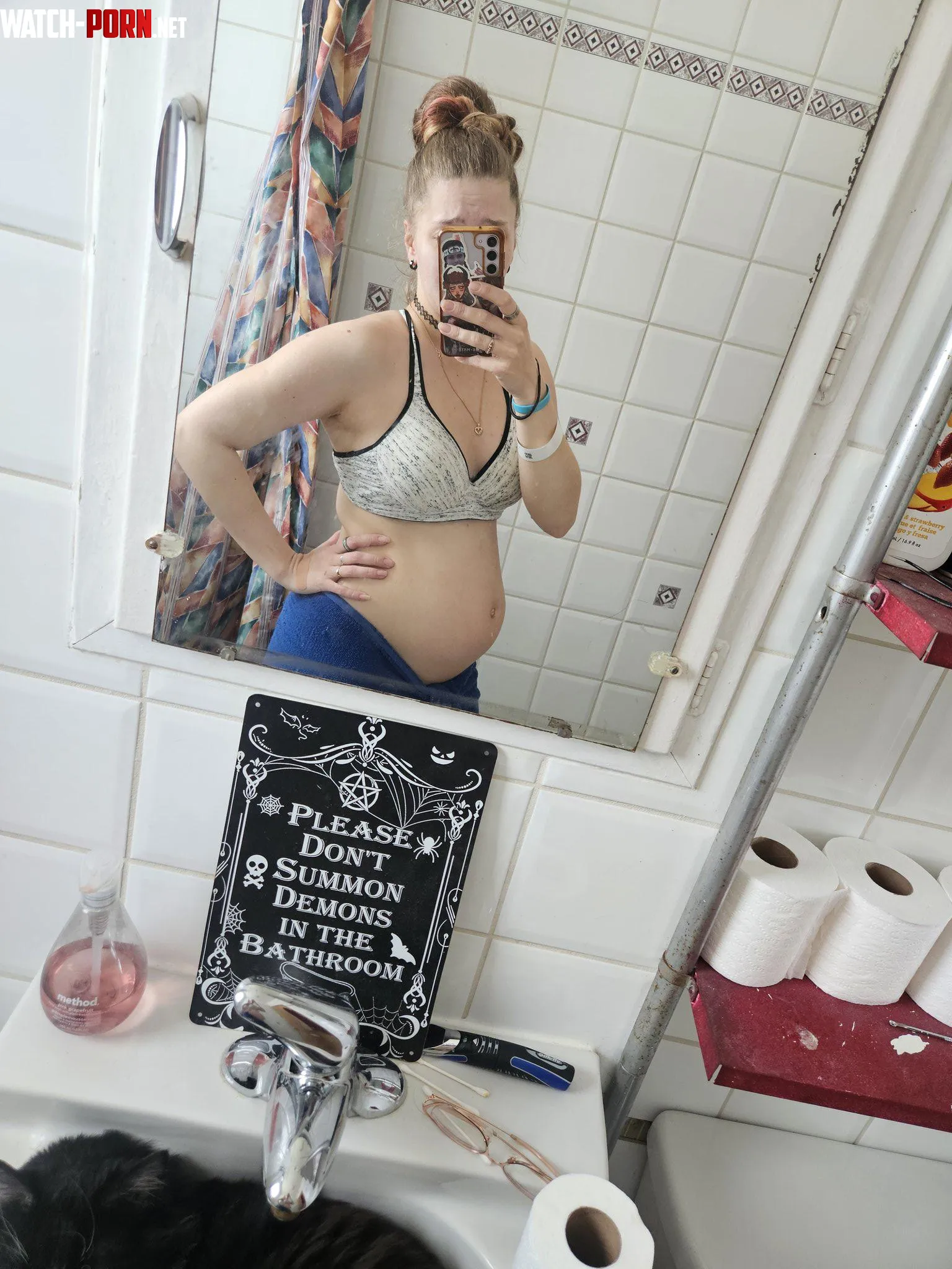 Tired momma bump by Dssko