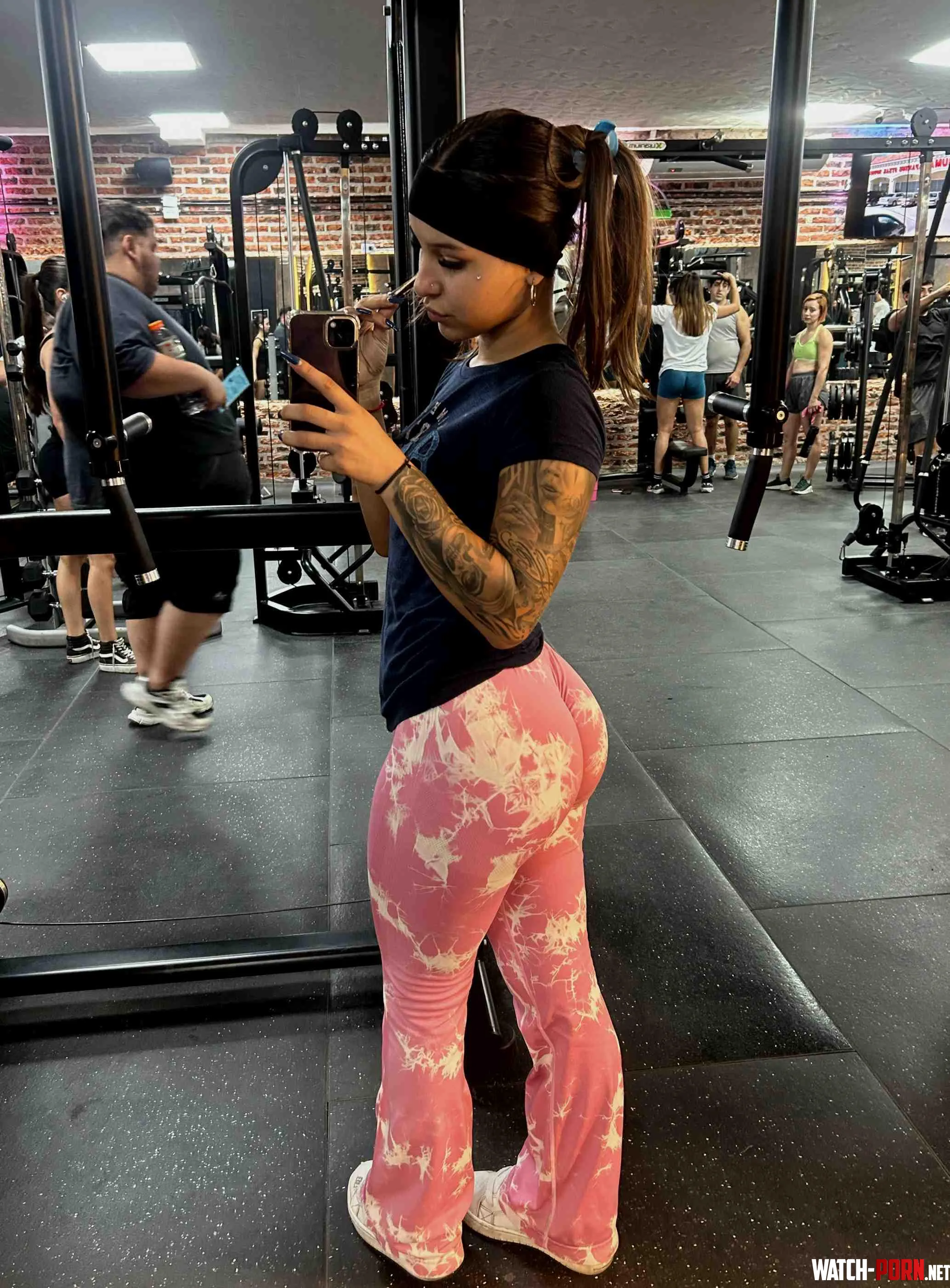 just a quick physique update by pillowy_candi