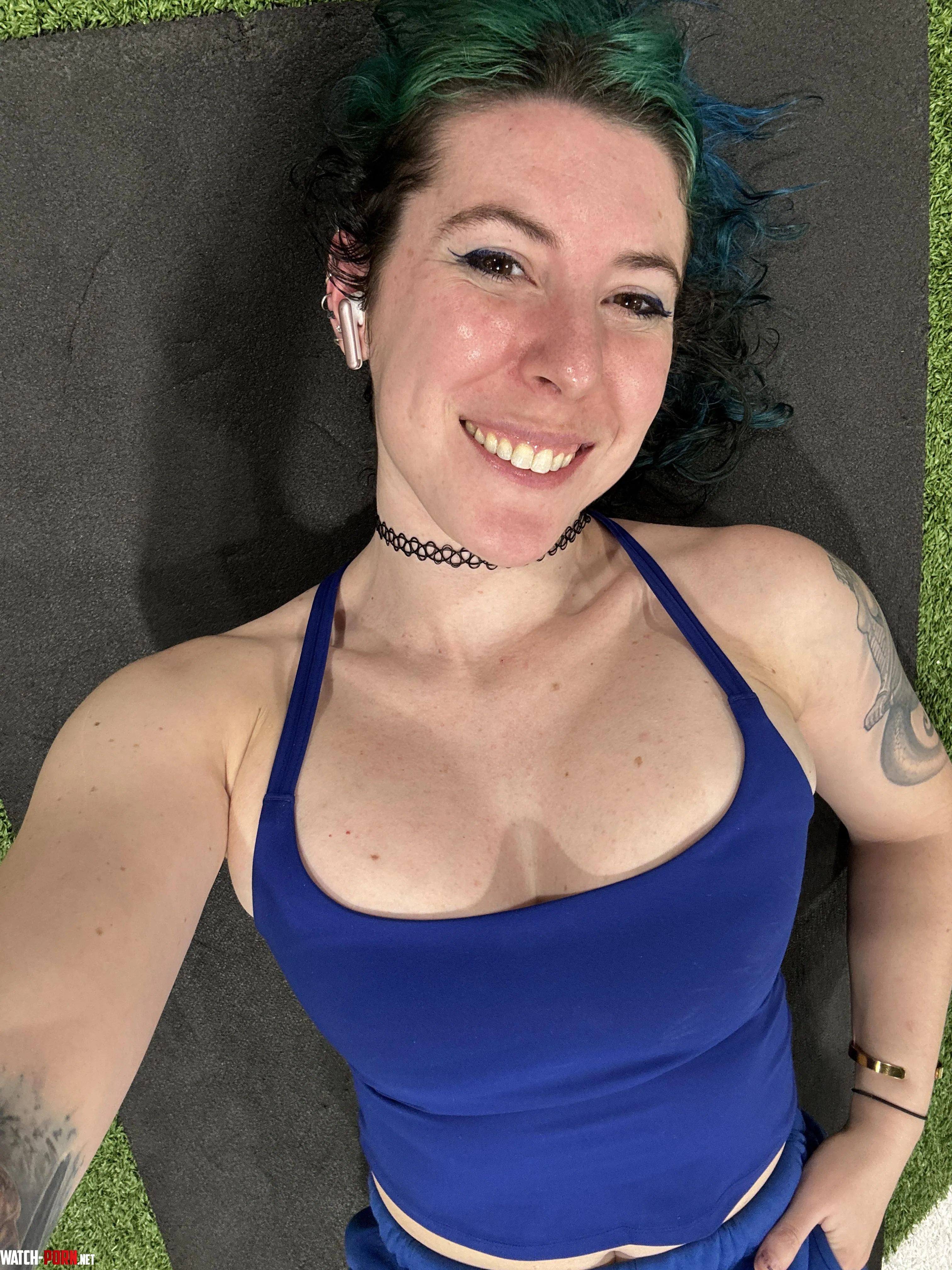 Tease on the grass by sirenskiss3