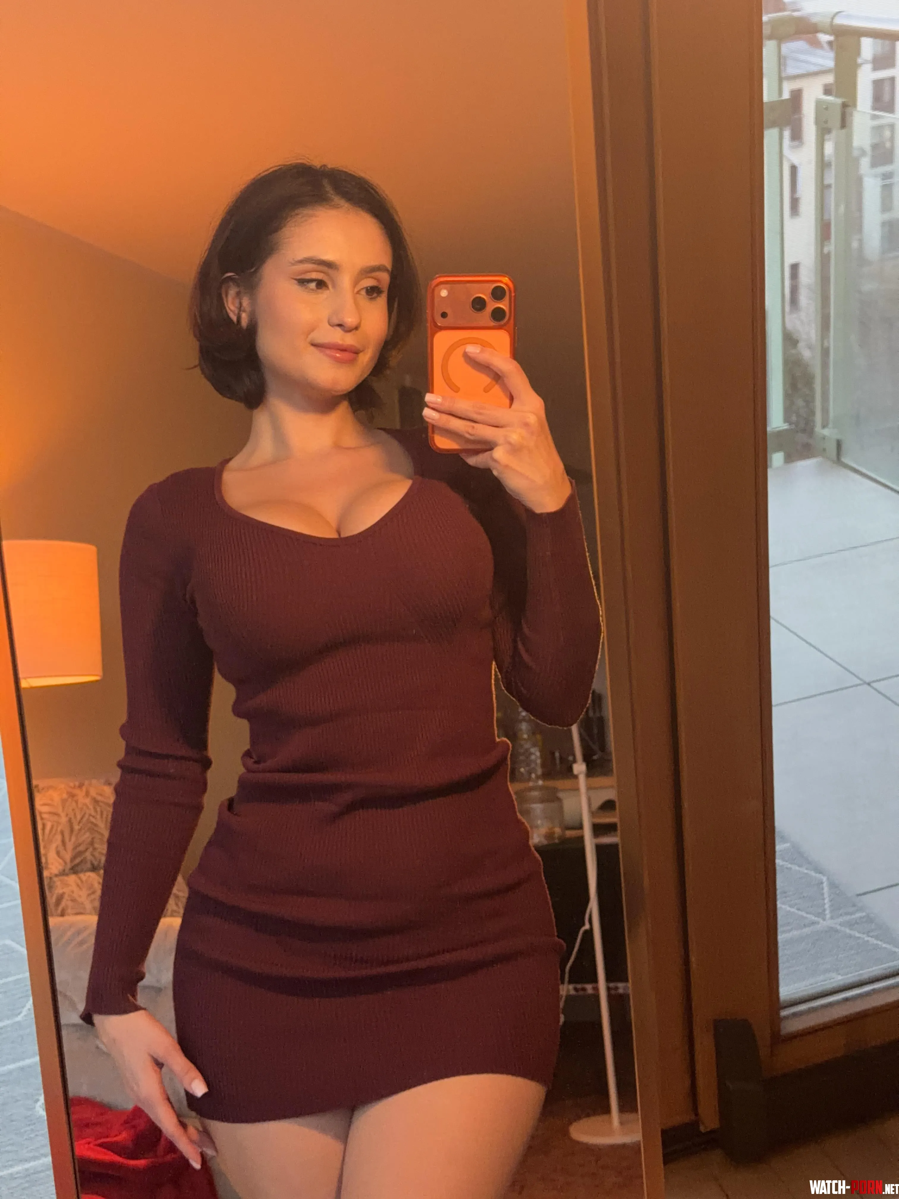 Does a quick peek make you want more? by Ronckelsharod