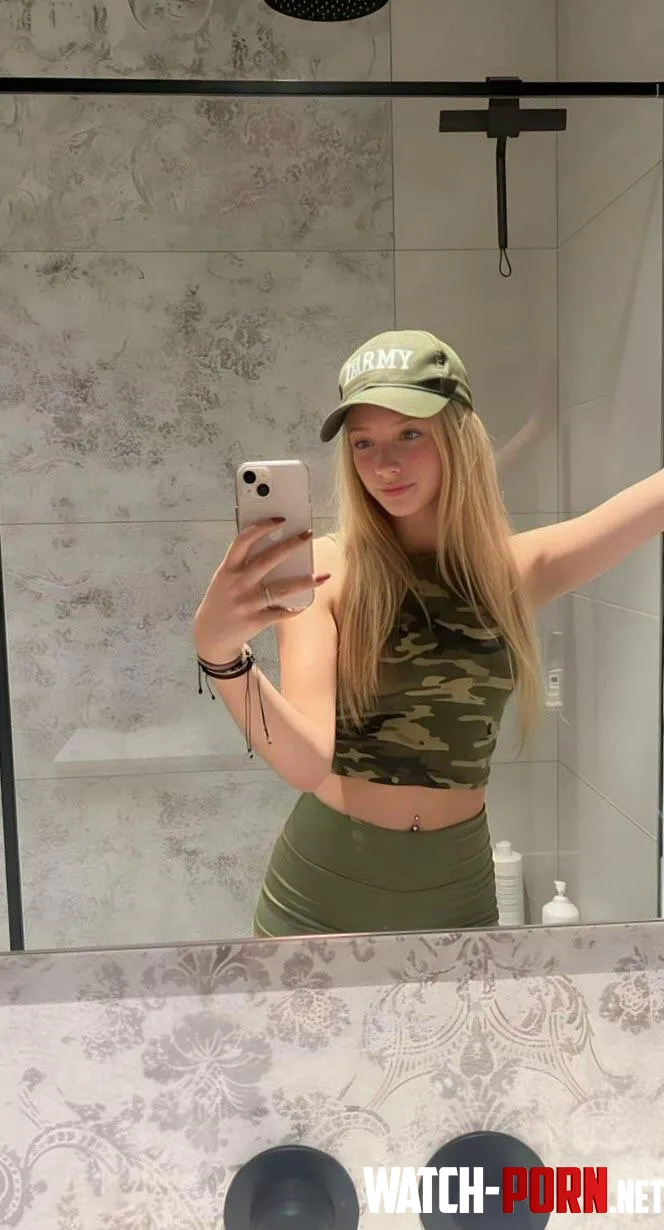 Crop tops look good on me by fizzfantasy-