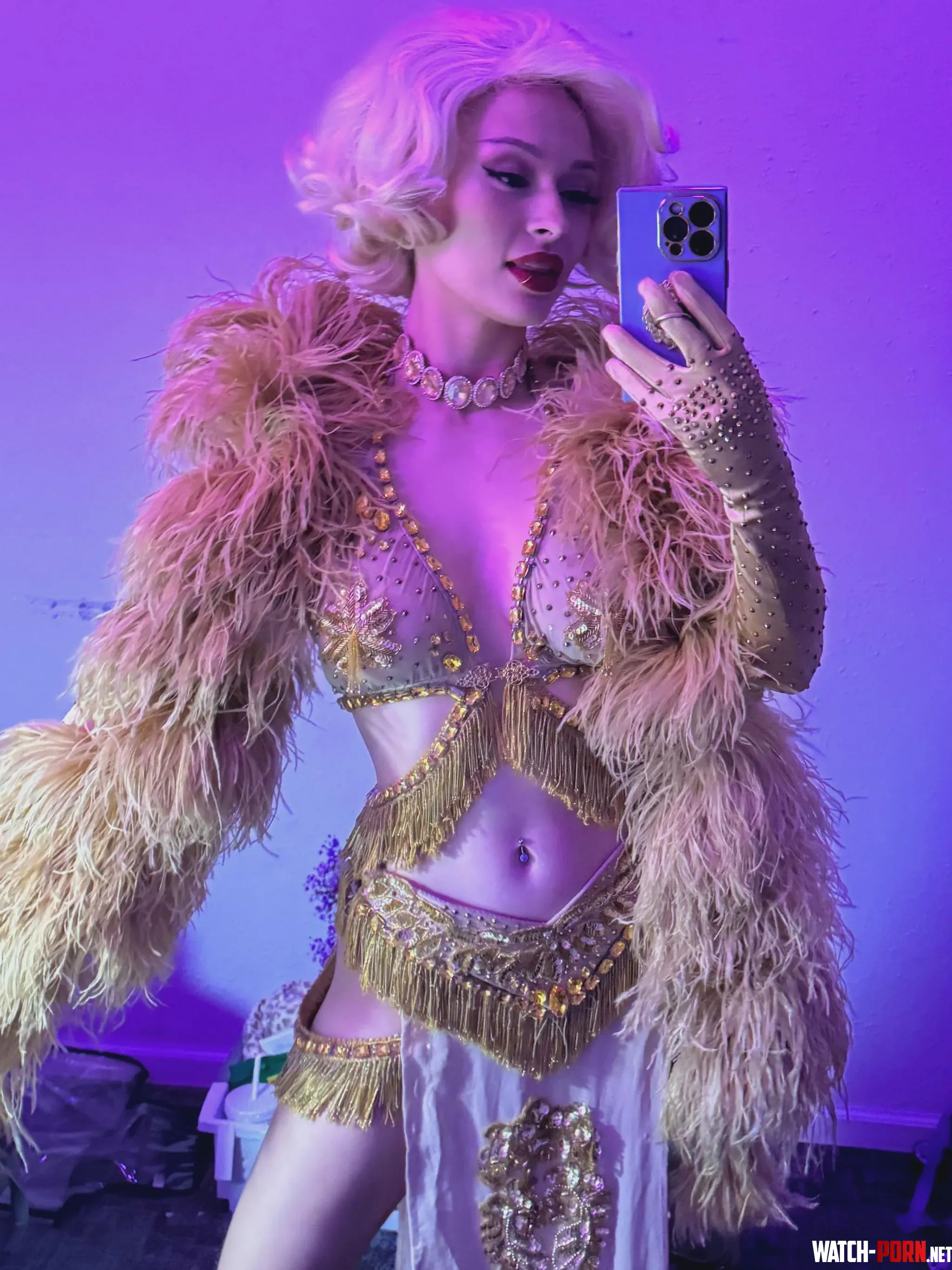 Maximum glamor with minimal emotional bandwidth by LilChereBear