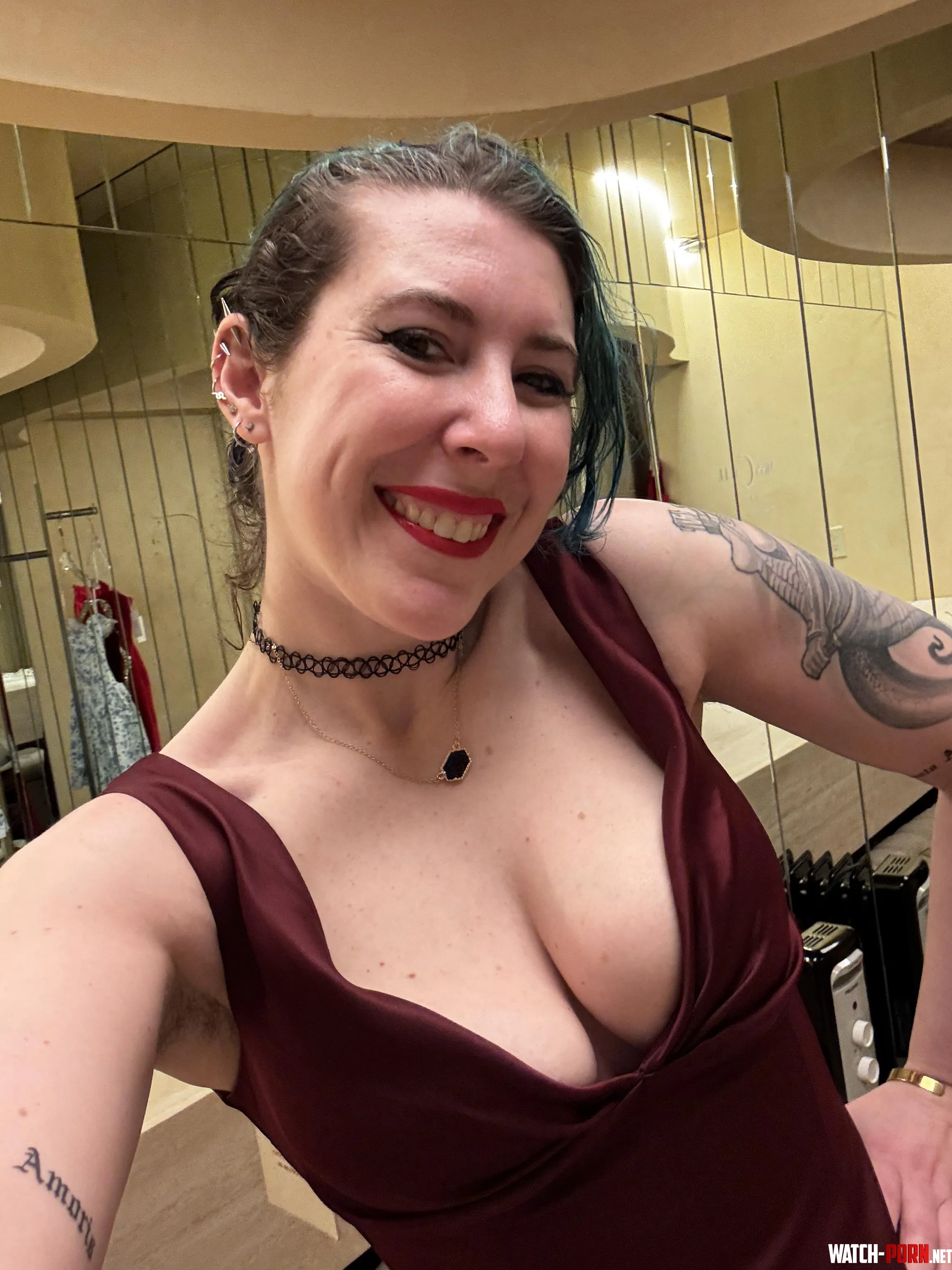 Fancy cleavage by sirenskiss3