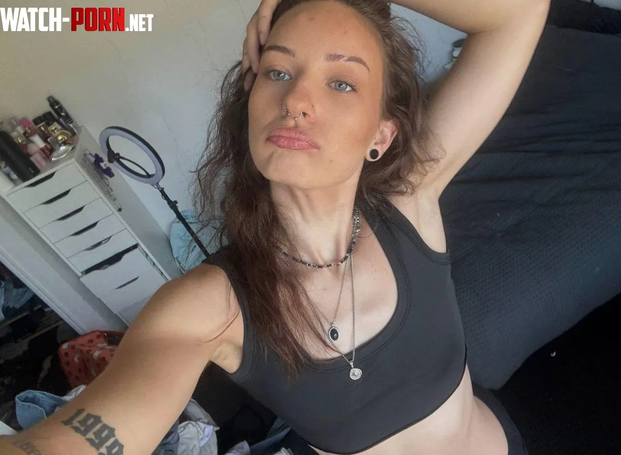 Pouting for your attention~ by mochacaramela