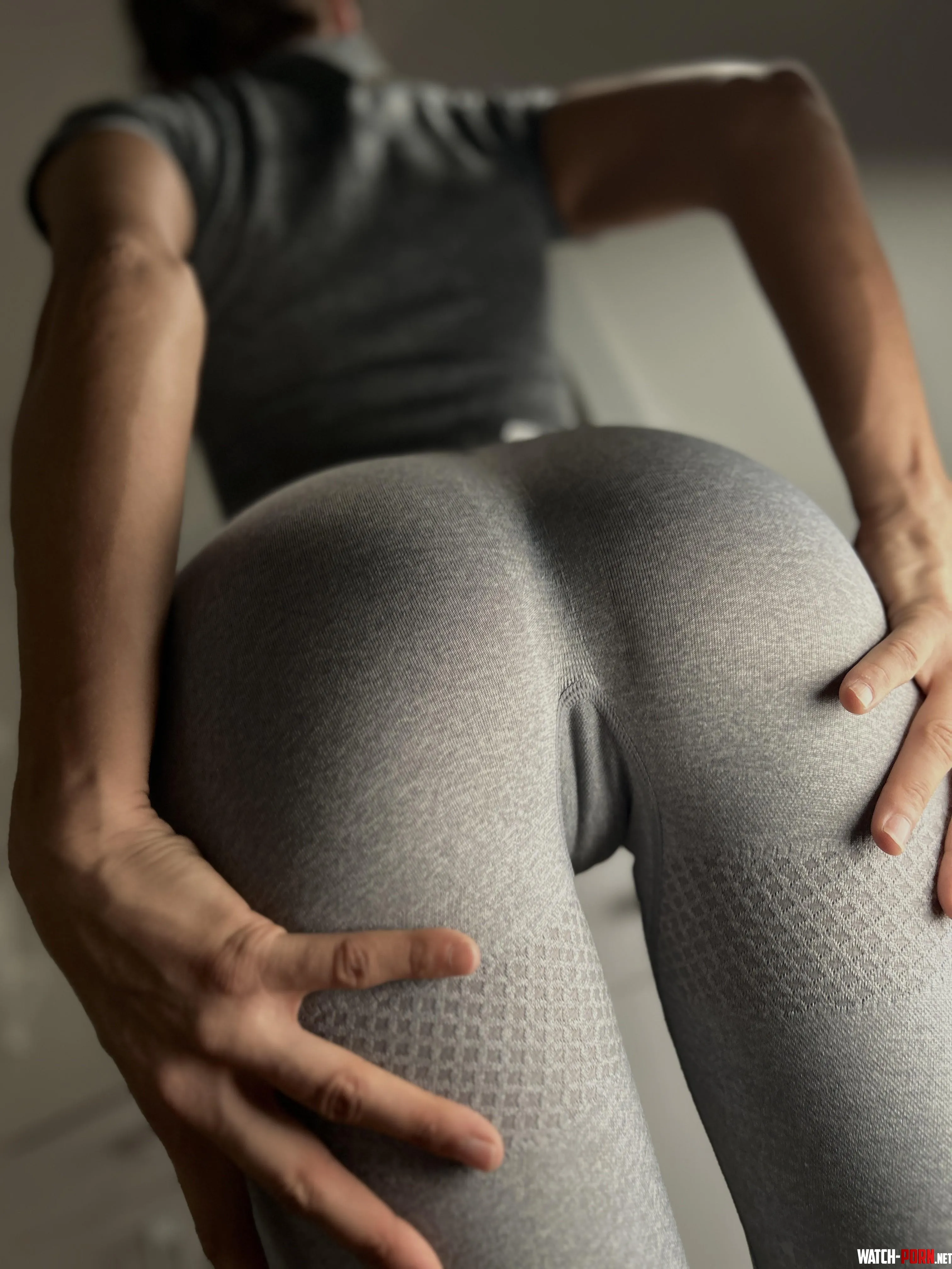 Would you count squats while I'm doing them in these leggings? by la_skinny