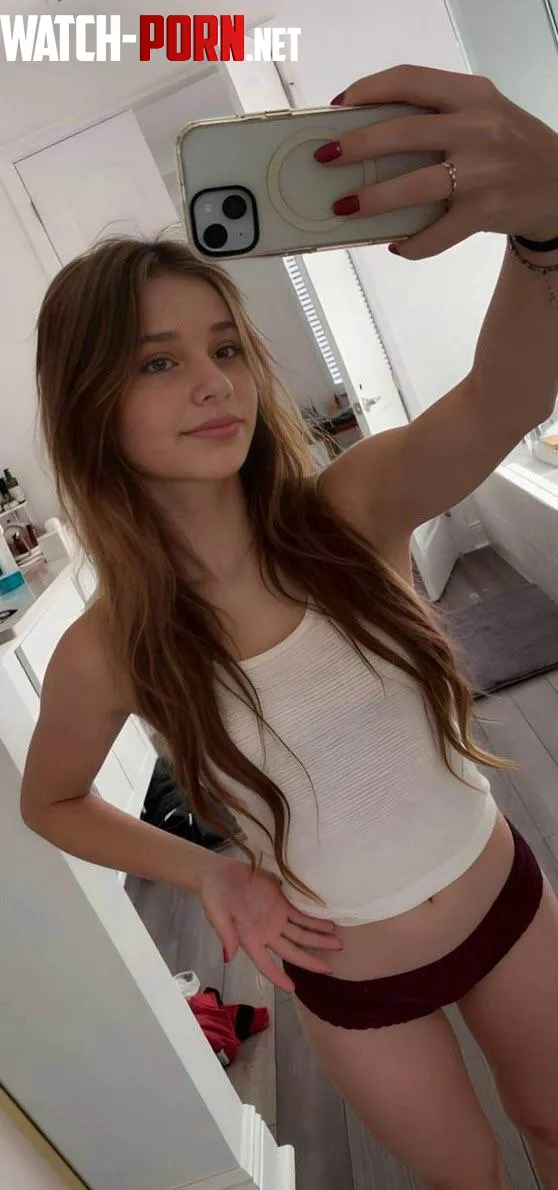 Crop tops make me feel sexy by haloember