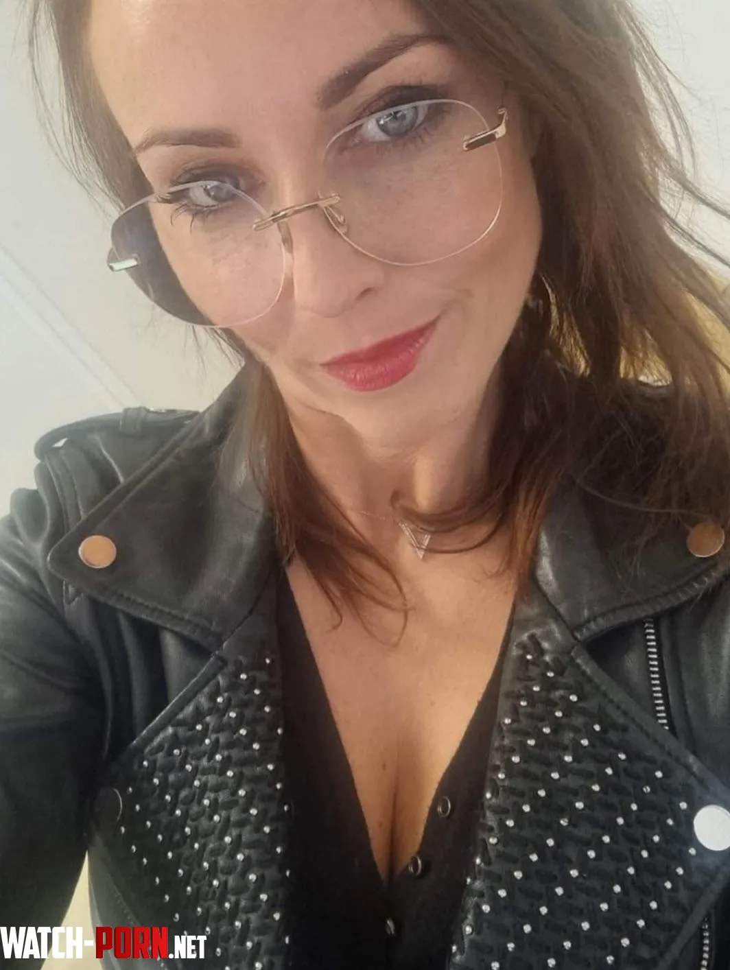 I've been single for 4 years so if you invite me to grab a drink i'll say yes 🥰 by fullmoon63