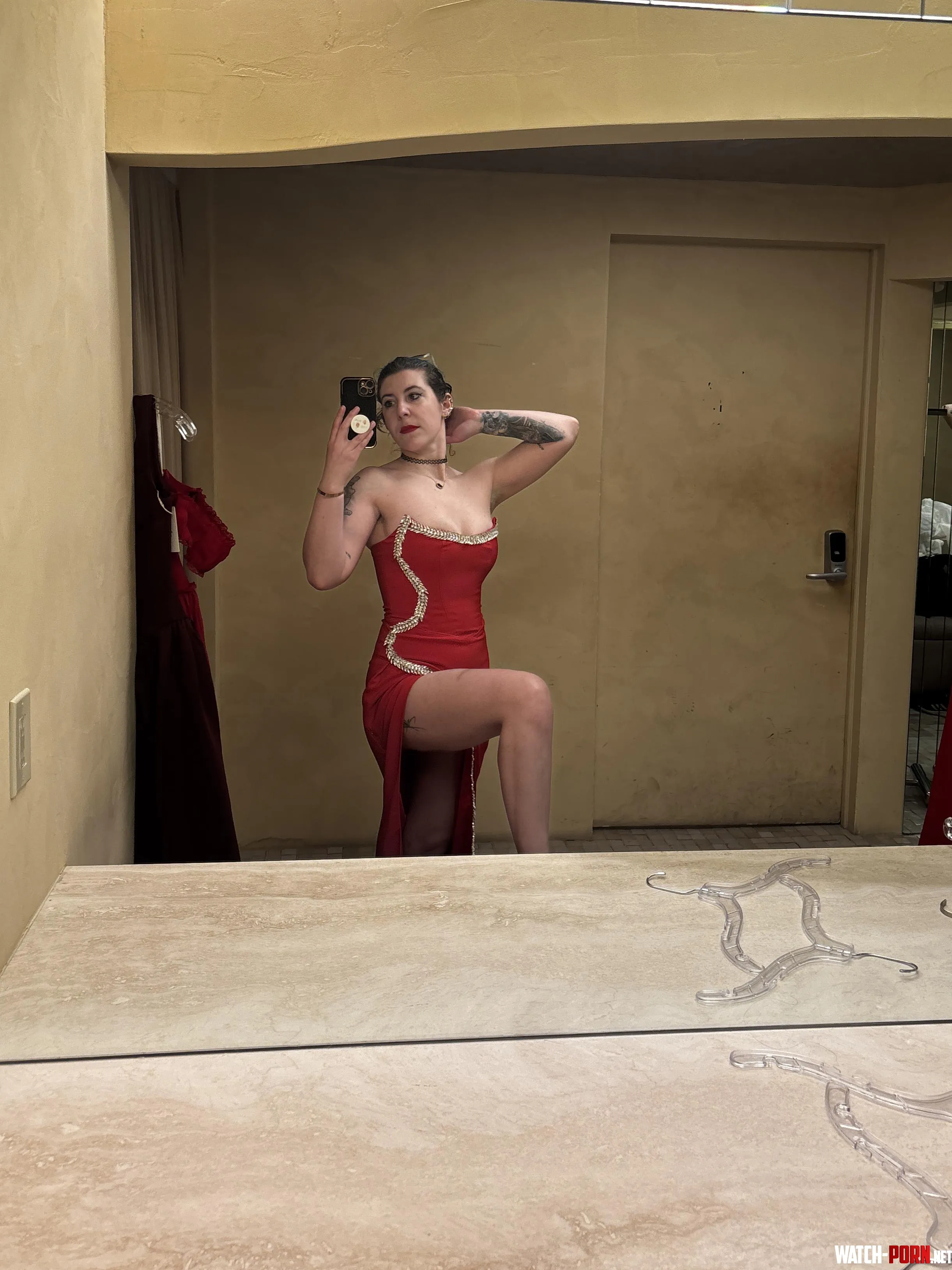 A nice high slit by sirenskiss3