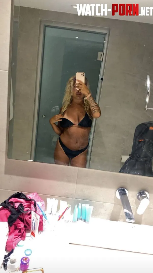 Kom och ta av mig resten babe 😘 by Stunning-Force-5600