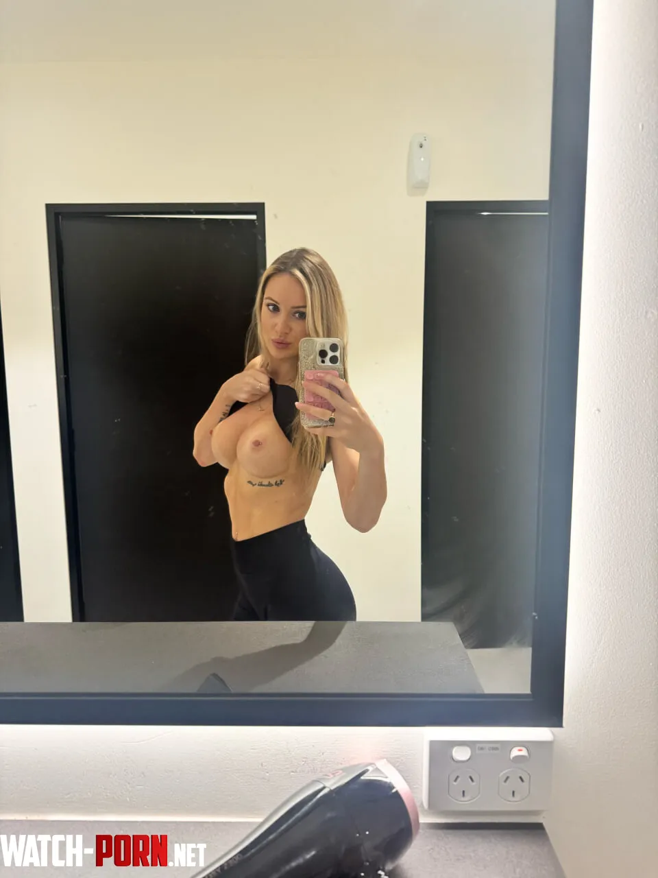 This is what a natural MILF looks like by WildReigner