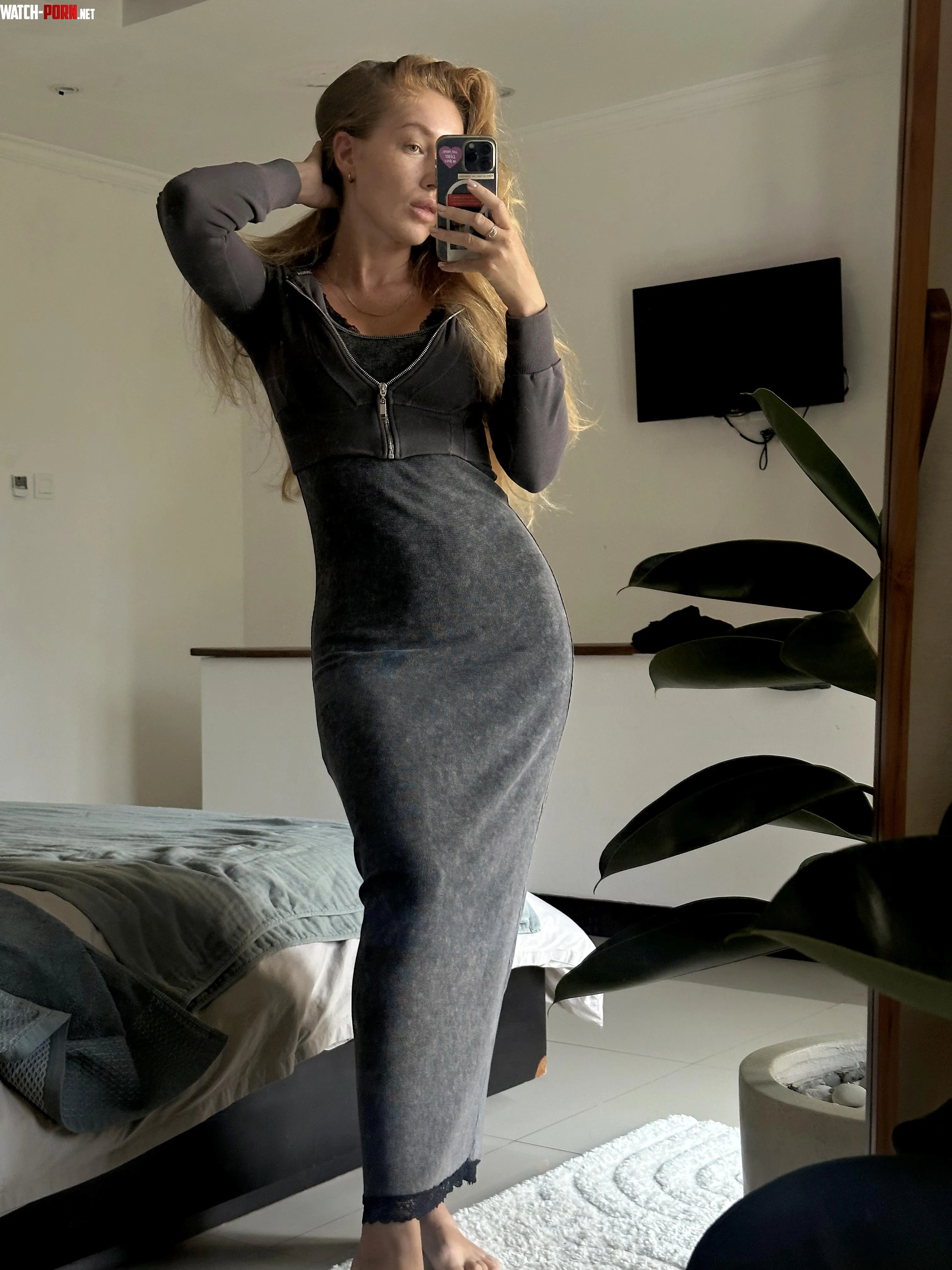 Tight dress is very seductive, but it’s uncomfortable to sit down by PumpkinAino