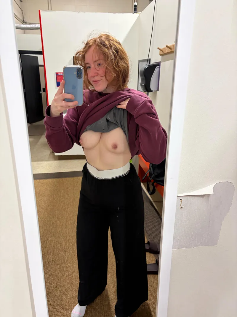 Thumbnail Gidgegidge's Post-Gym Sweat: A Sensual Aftermath