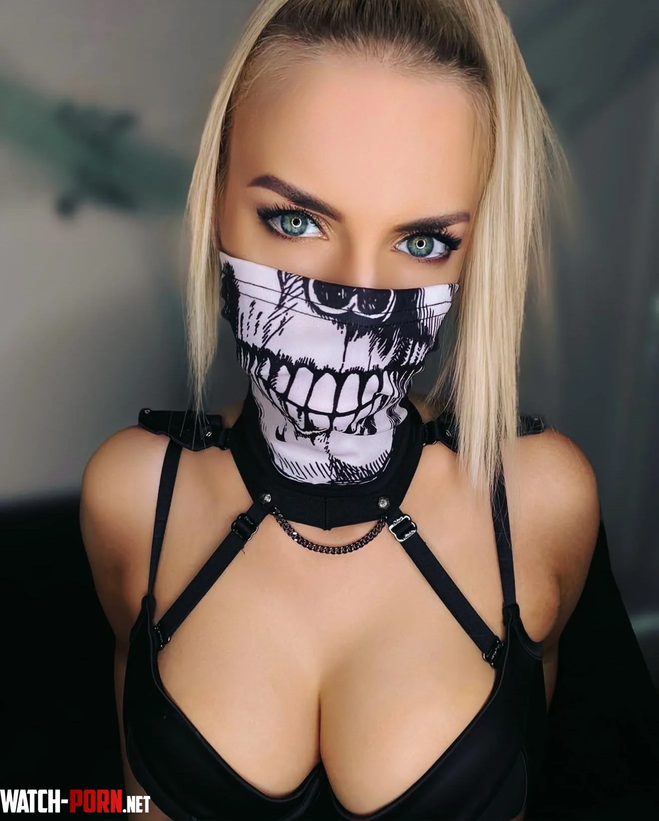 Looking at my eyes or elsewhere? 😏 by MissZangz