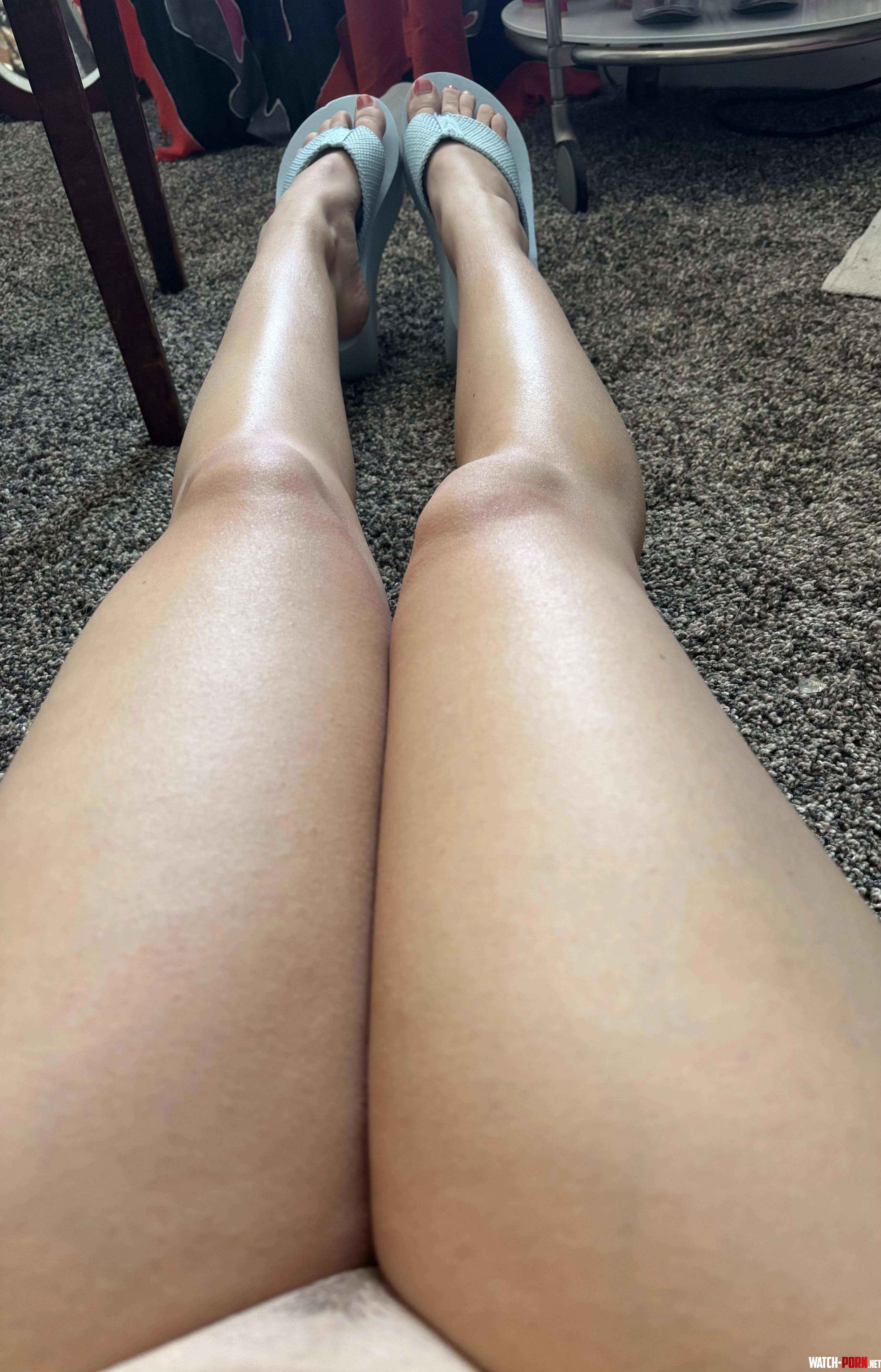 For the leg lovers by petite_bl0nde