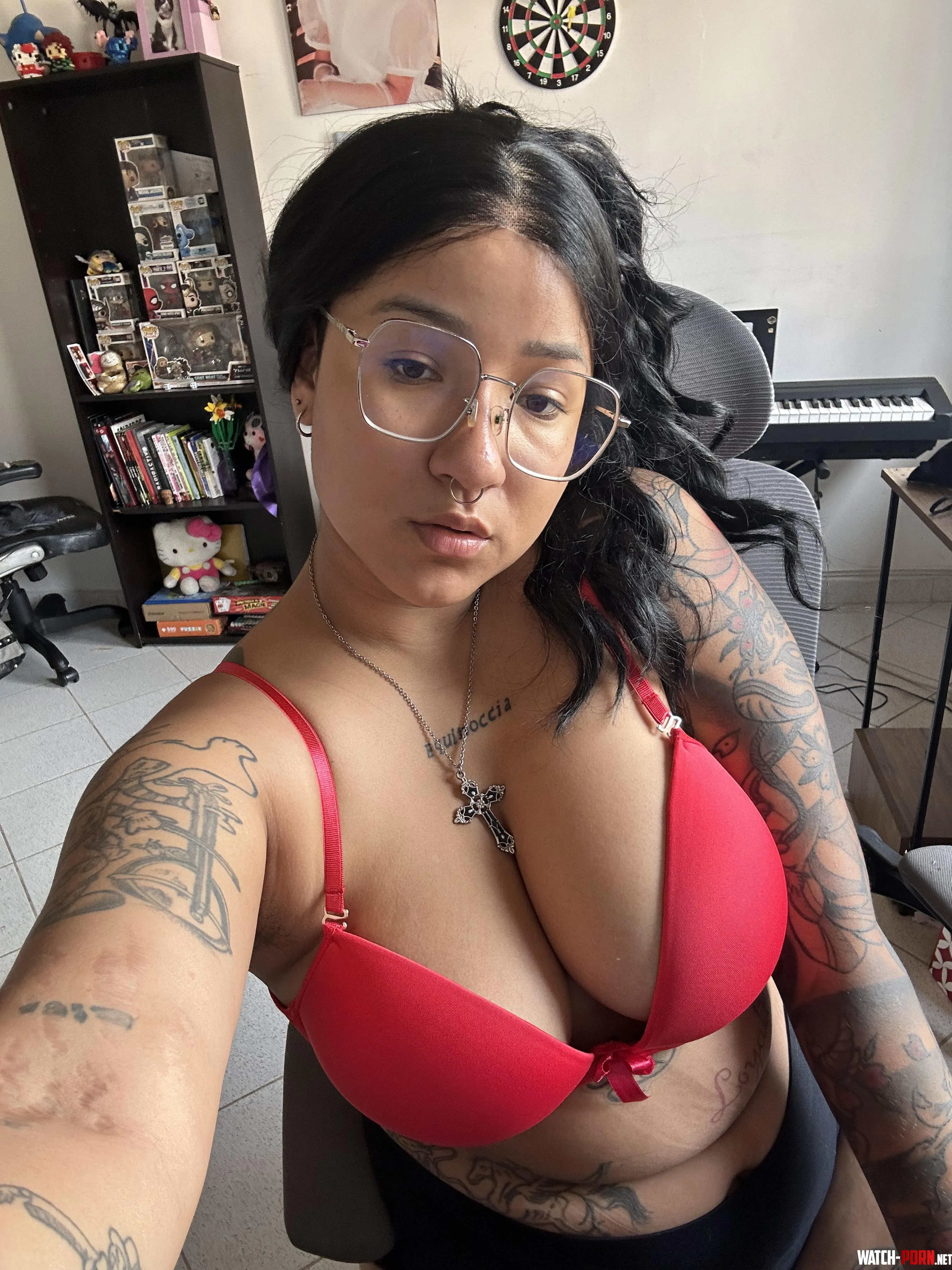 do you recognize one of the funko characters behind me? name one! 😉 [F] by lunapeach_