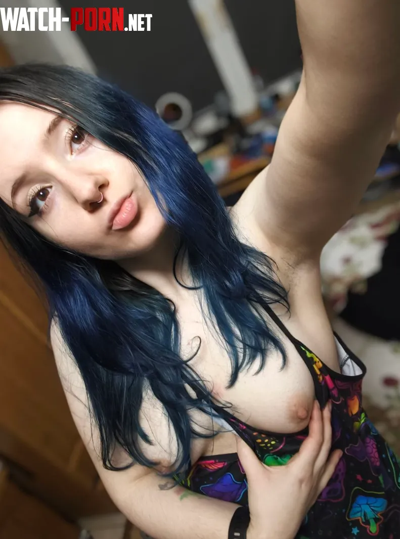 Would u date a girl like me? by elmdreamer