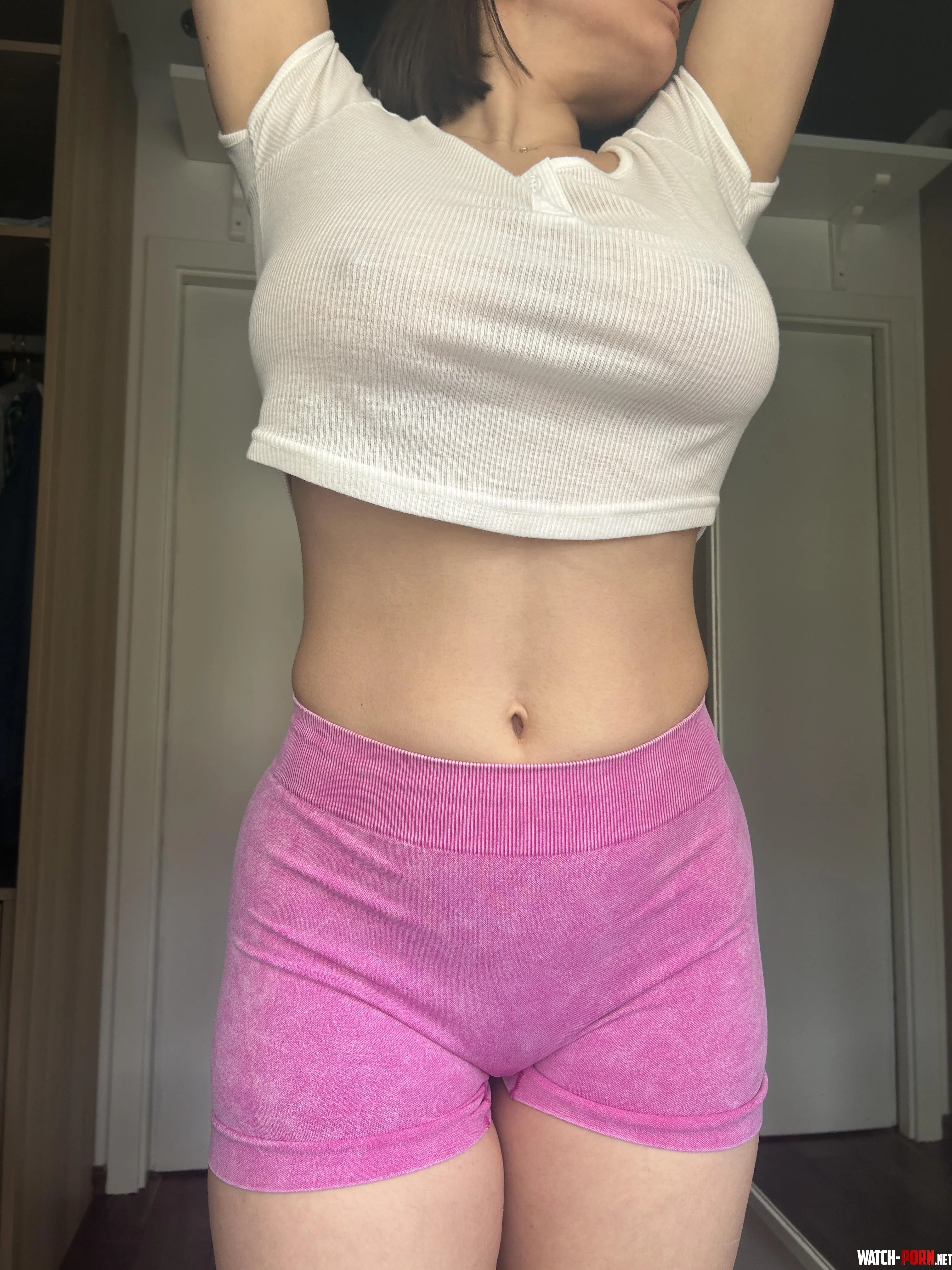 I feel so exposed when I stretch like this.... by NoAcanthocephala6227