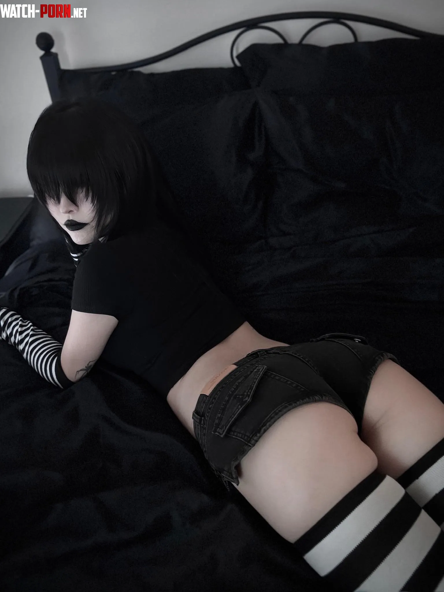 goth hide eyes gf by Dystorra by peerintovoid