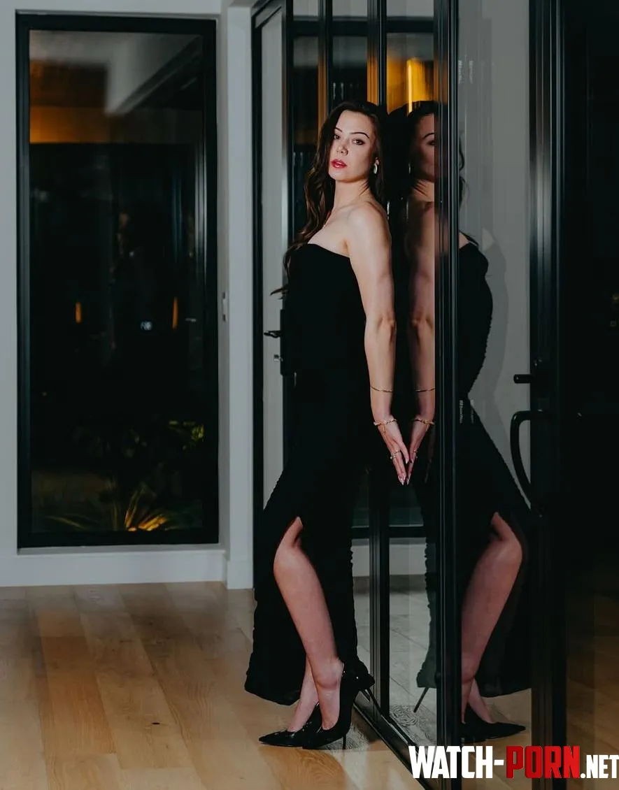 Avery Cristy in black by Pavlovurasag