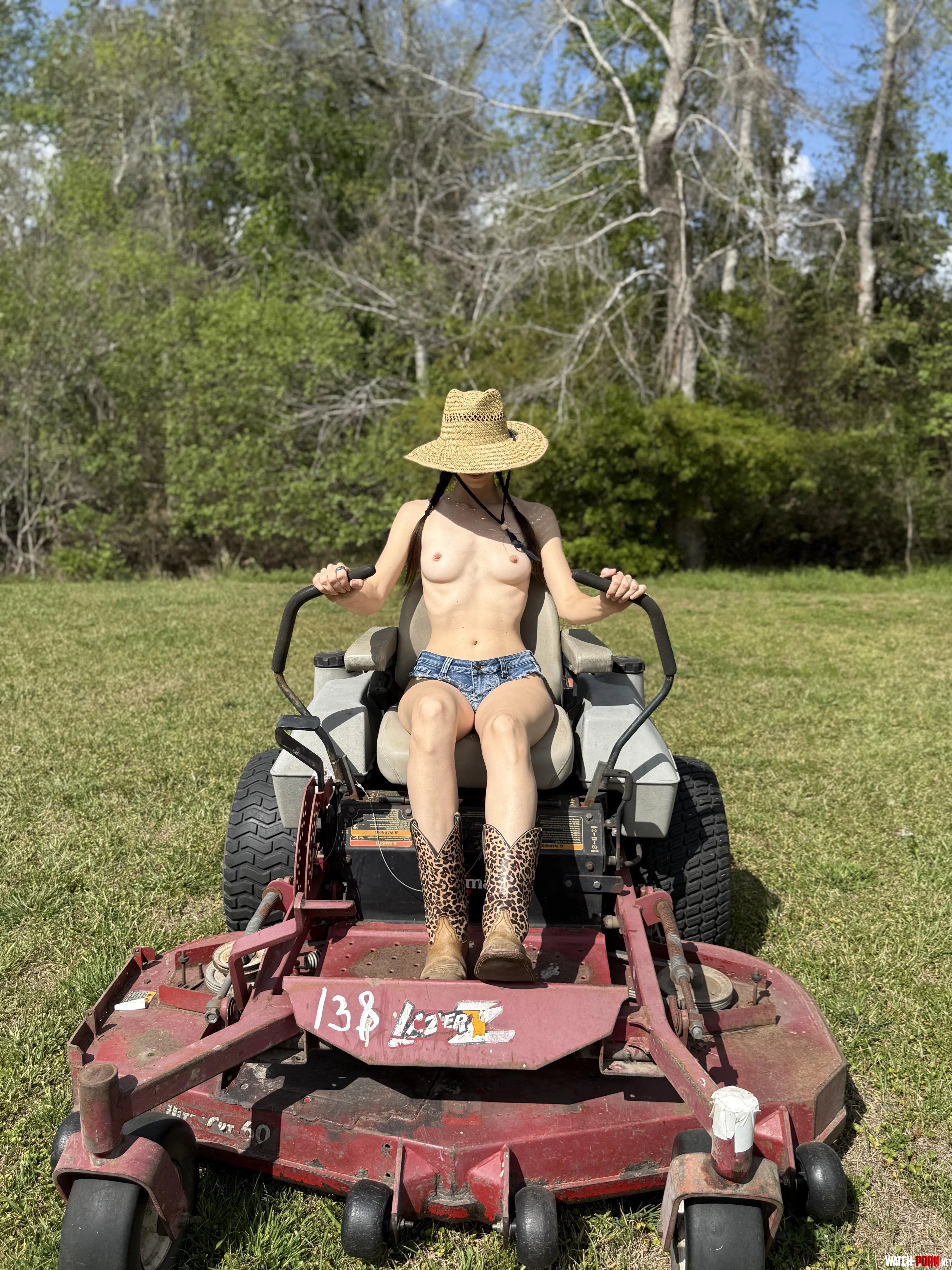 Reminder to mow your grass by Nattykatty69