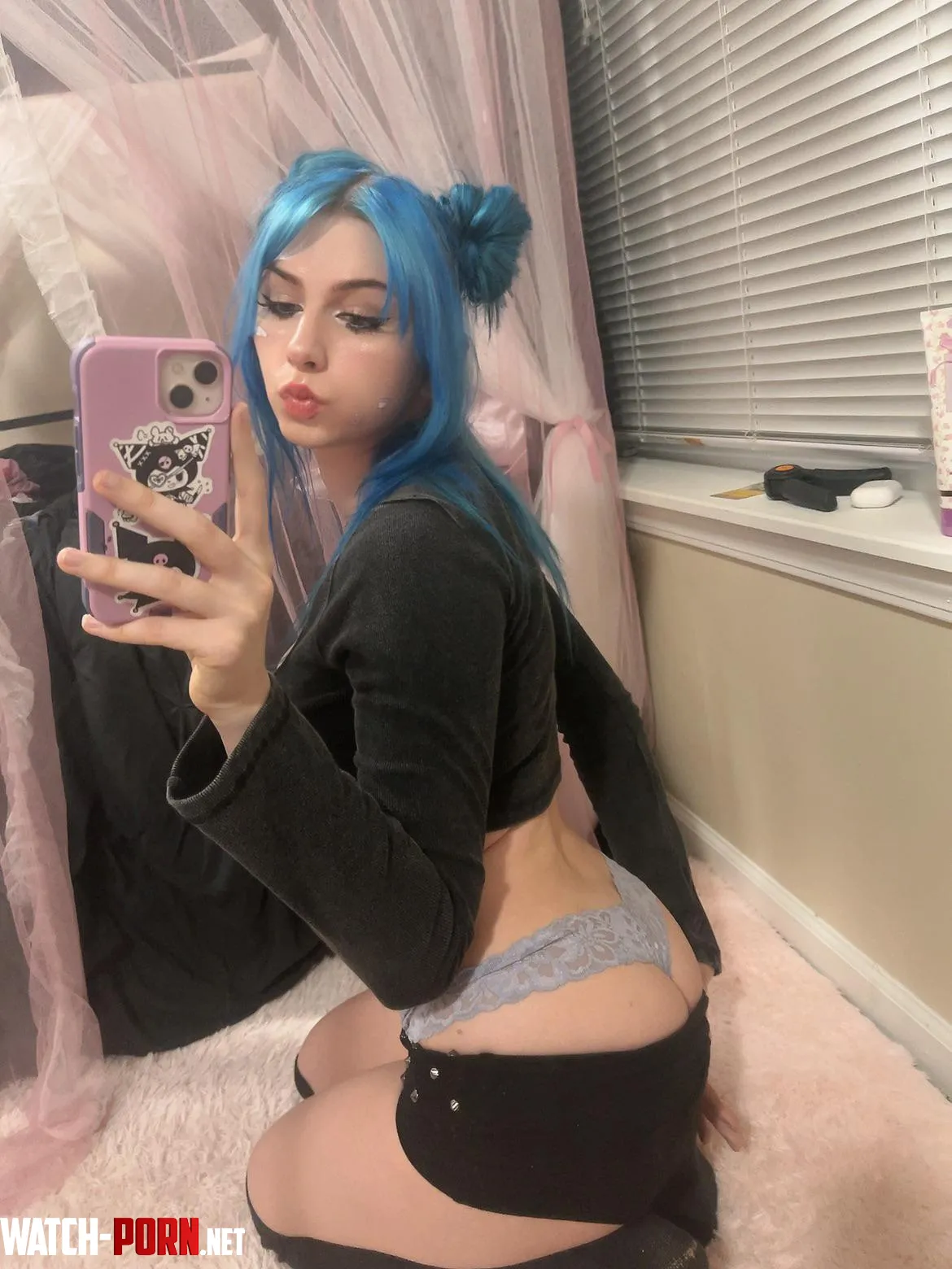 bury your face here by 2cutelilith