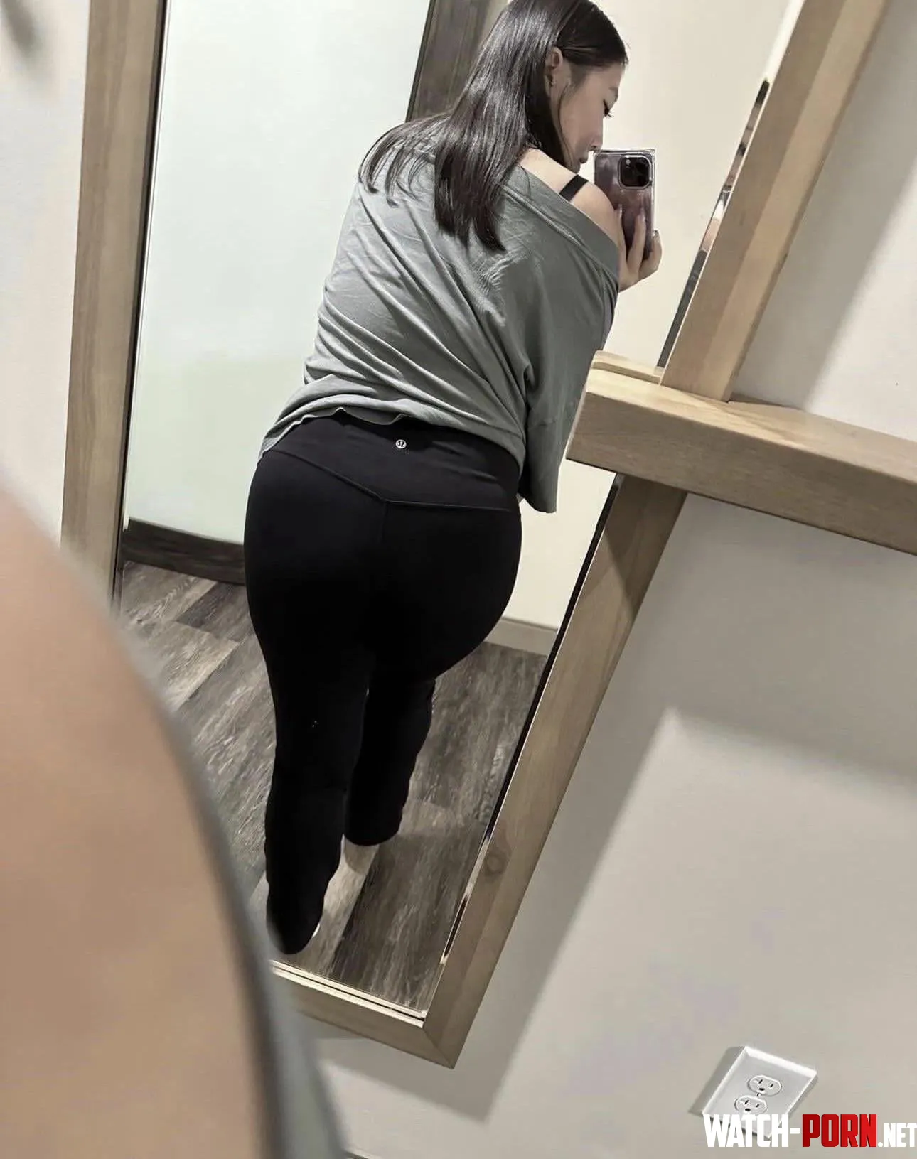 Can’t go wrong with classic black by Snaifa