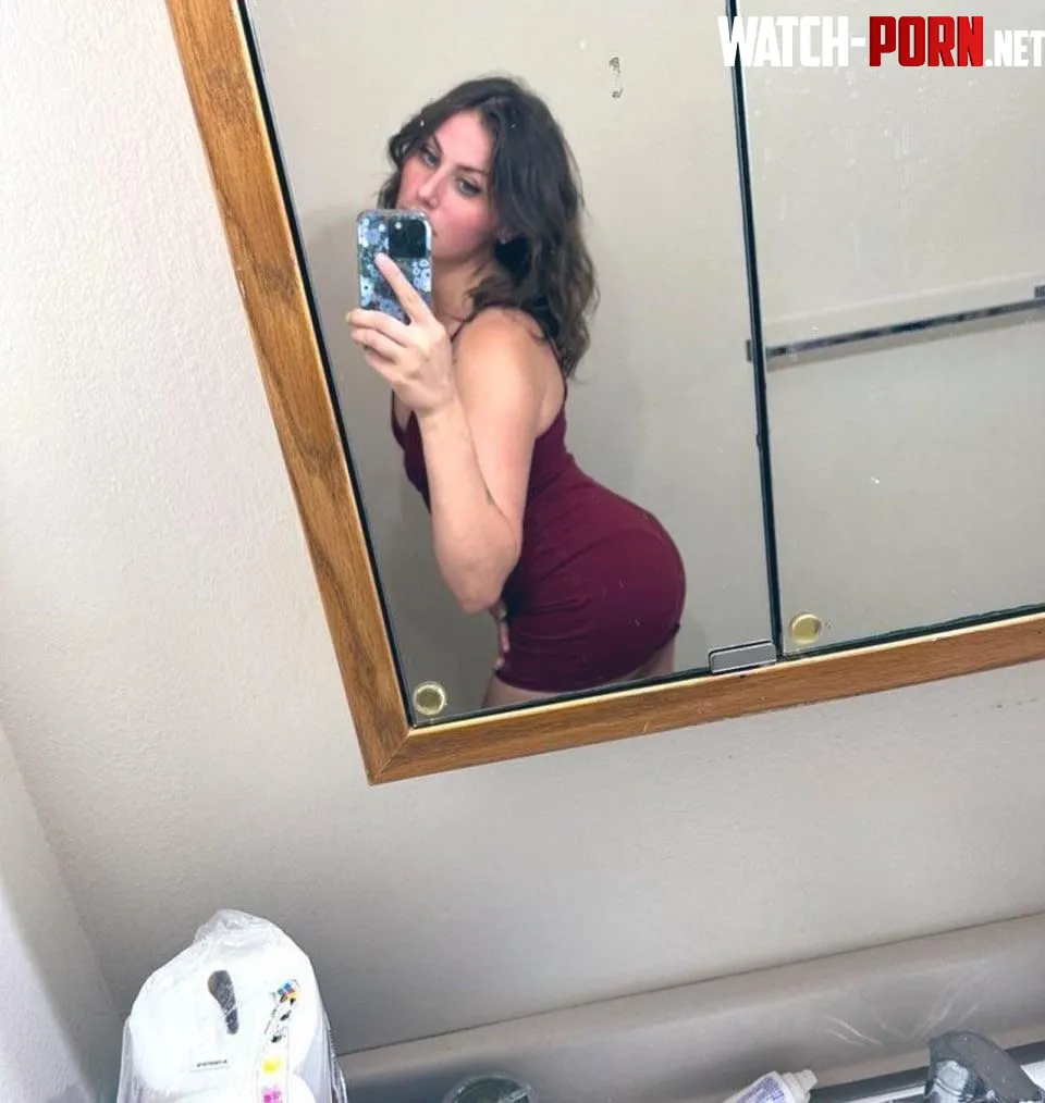 Do men here still find natural bodies attractive?🙋🏻‍♀️ by Brittfaithm