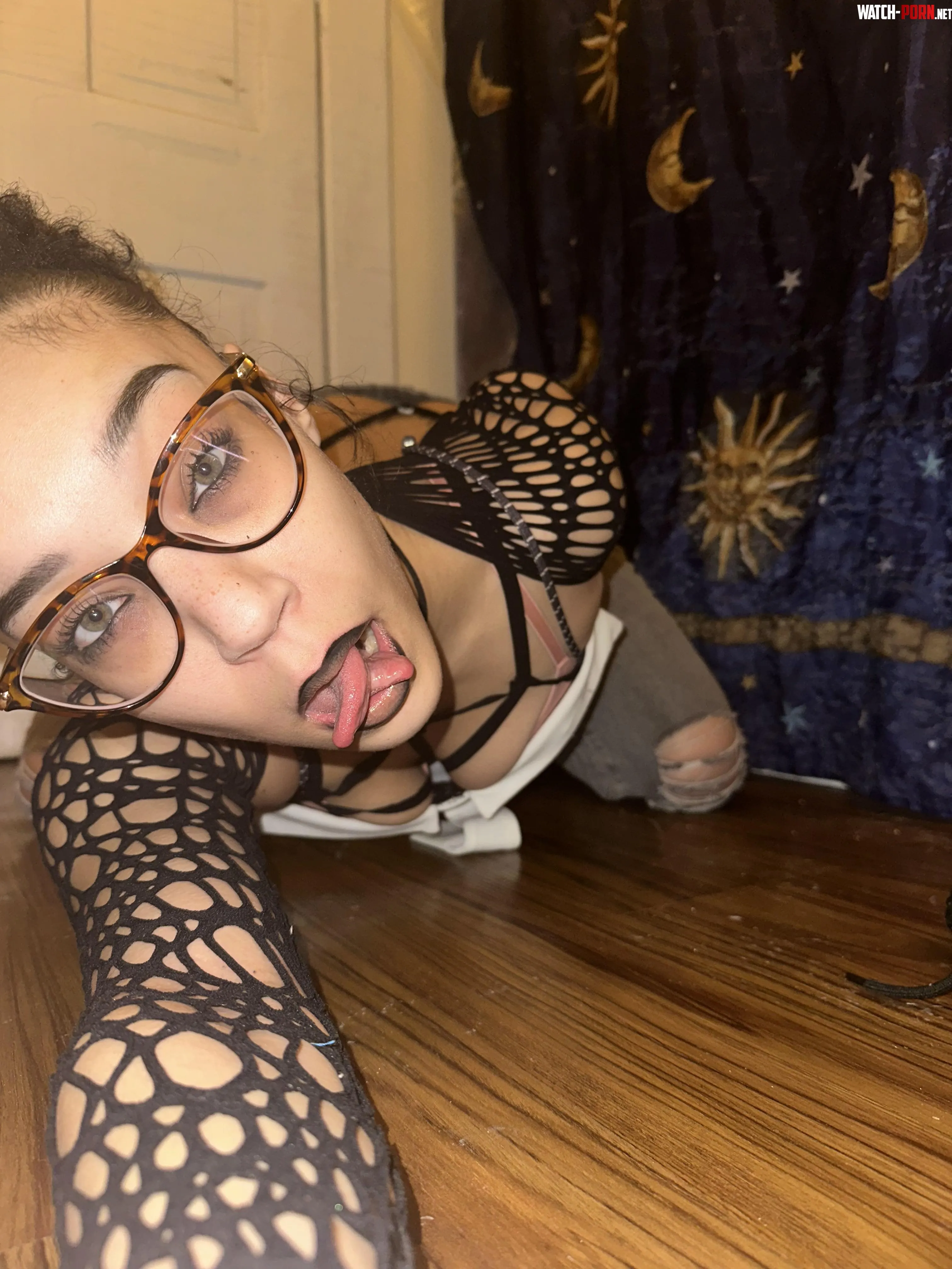 What would be your move if we were flirting at a party? by delphiraexo