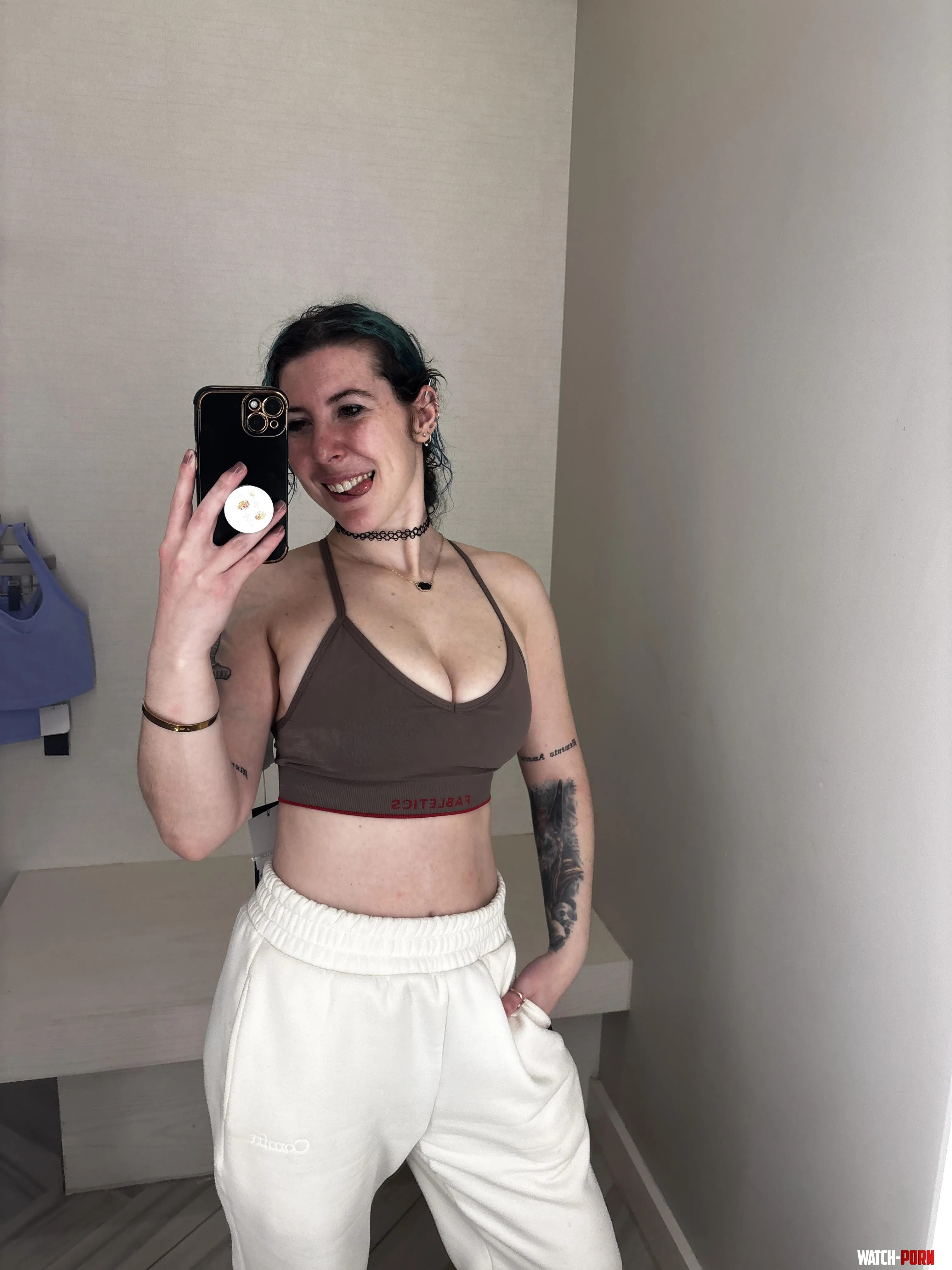 Busty cutie by sirenskiss3