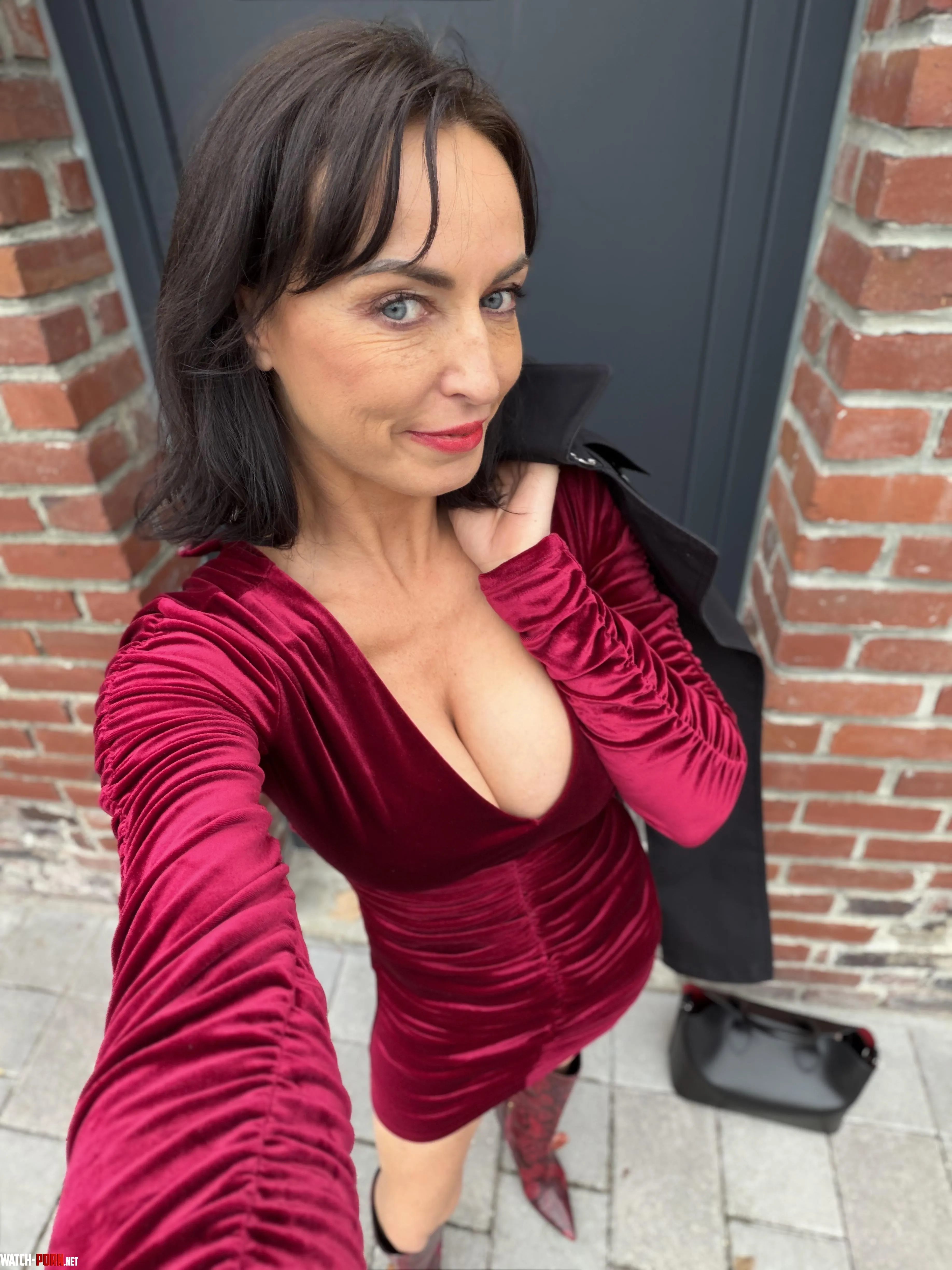 Would you date a 5'3, 39yo woman who's a little insecure and always wants hugs and kisses :) by fullmoon63