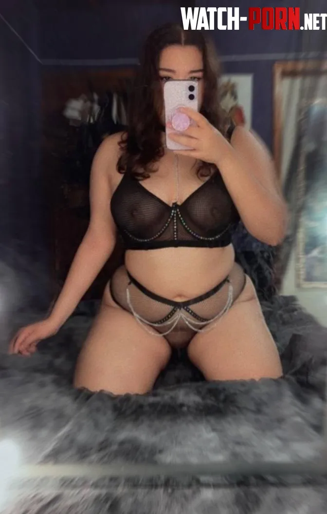 Buenas noches a todos 😈 by Ordinary_Woman4120