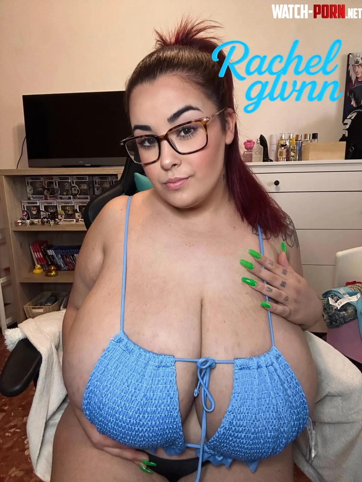 Do you like my size, love? 😳 by Rachelglvn