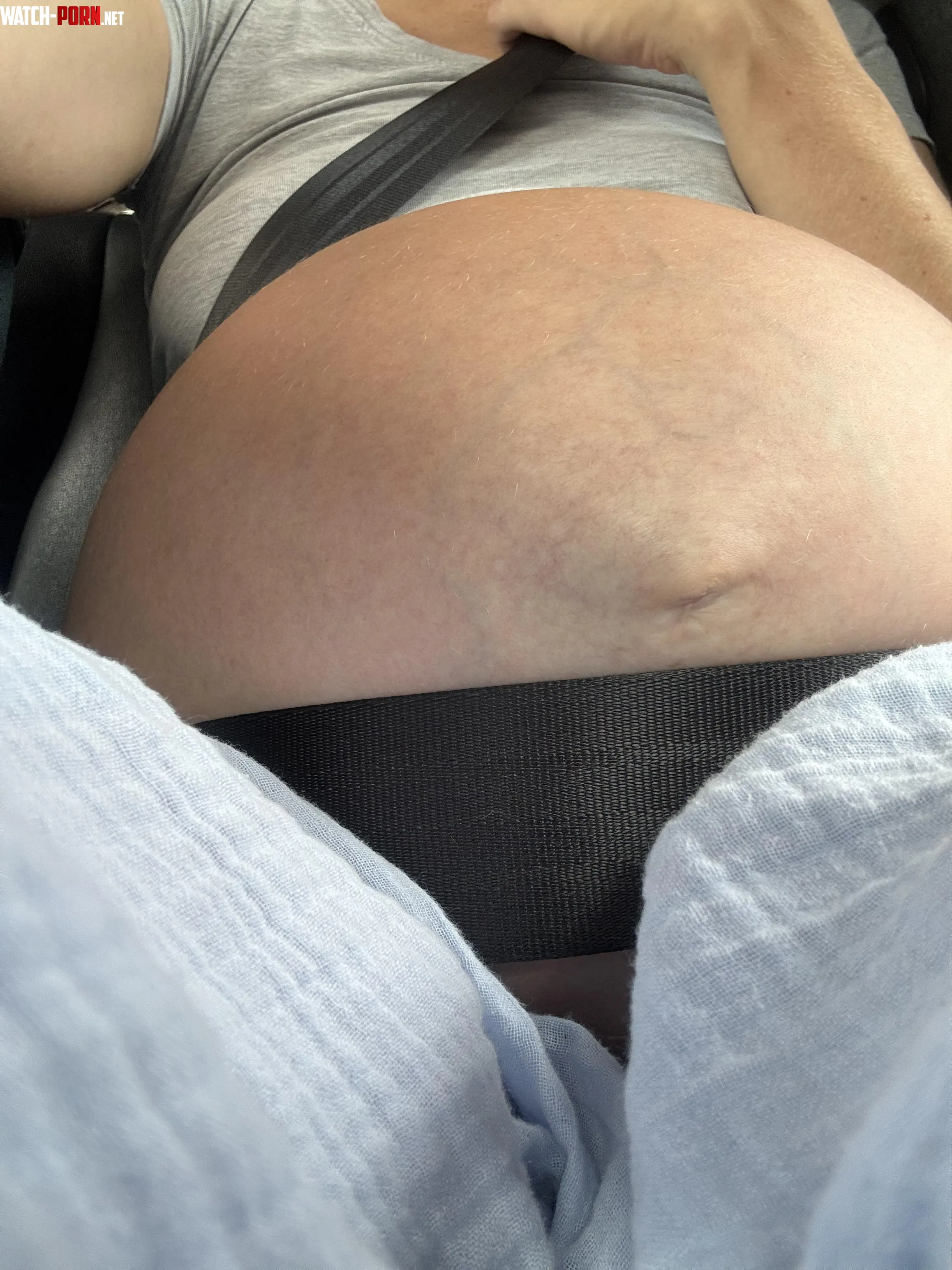 My pregnant belly in the car by Minimissbooring