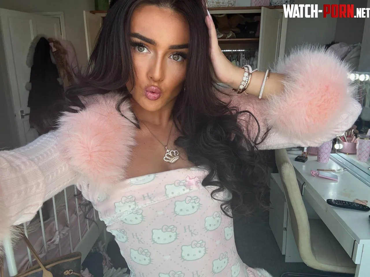 You gonna come say hi or just stare? by Sweetbabykissygirl