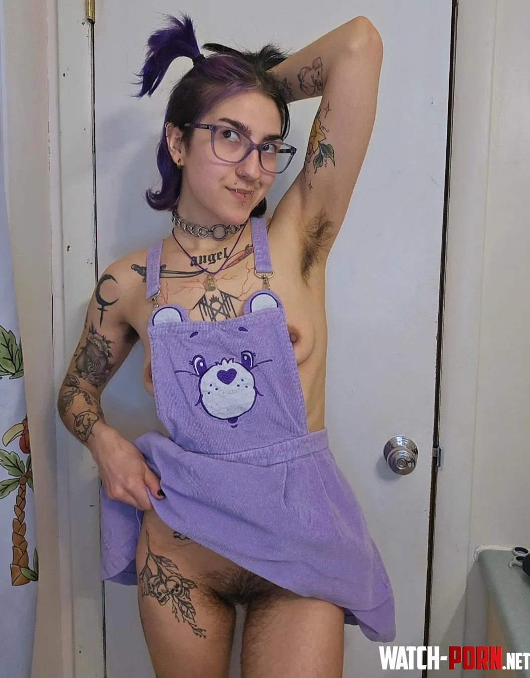 Just a cute little peak by deathcorediva