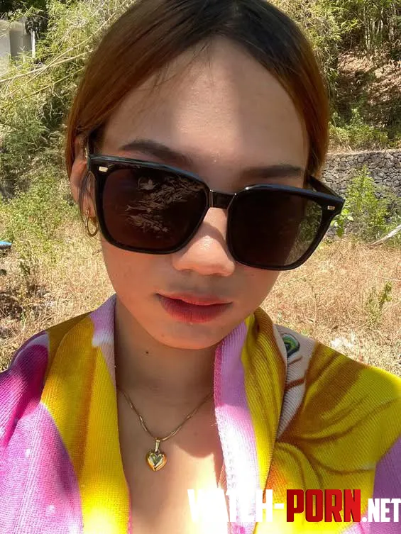 be honest, you like girls with dick? by mollietzn