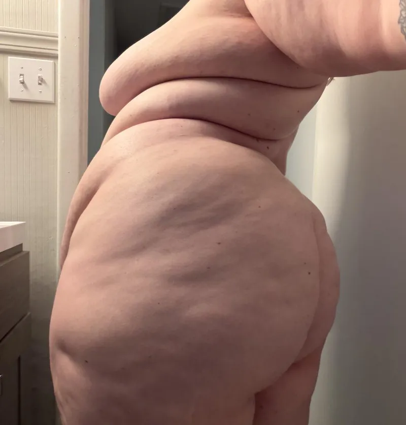 Thumbnail Irresistible Allure: Seizing the Moment | phatgurrrl