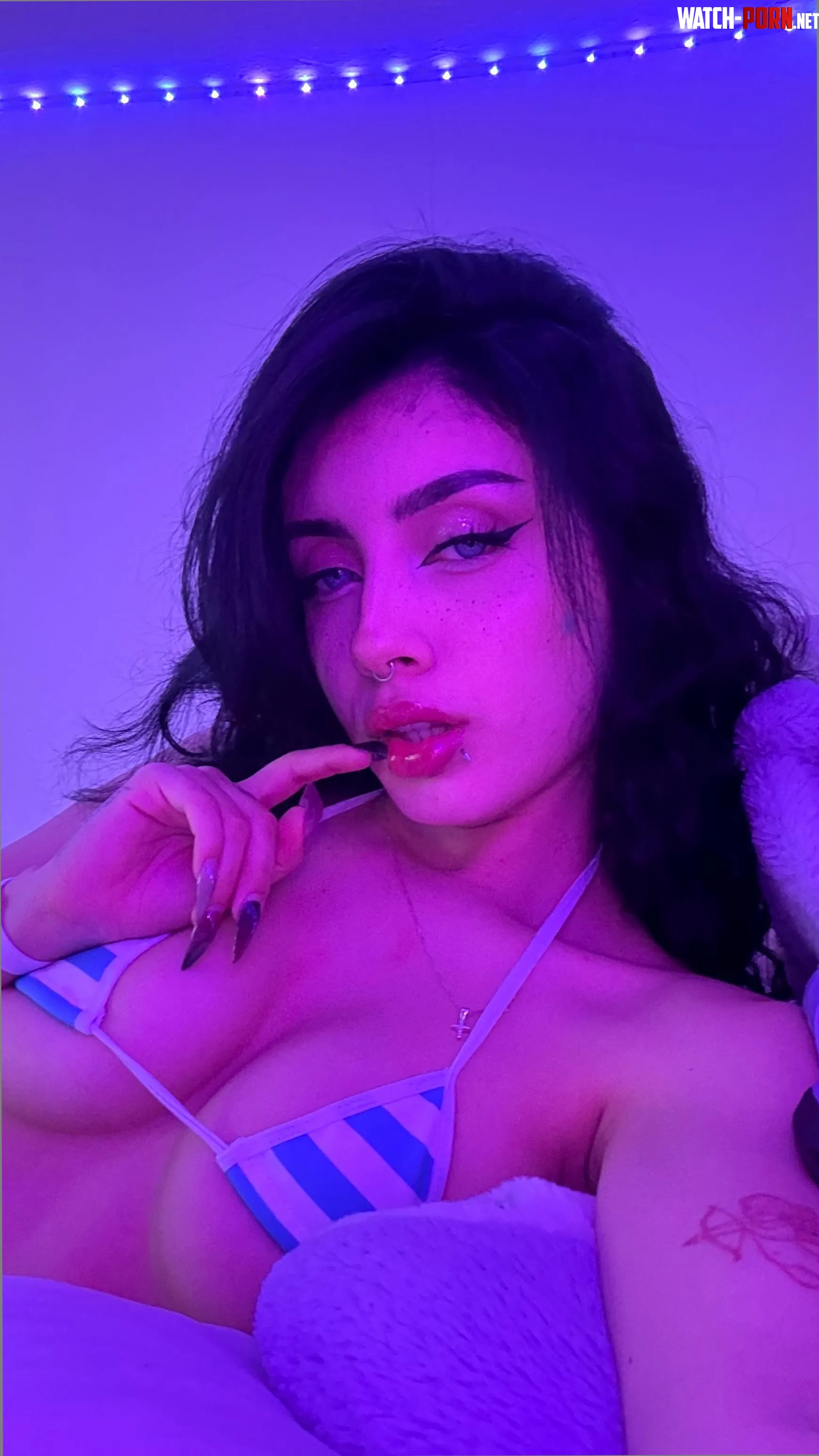 Can I turn you on or Im too cute for it? by muffinnblush