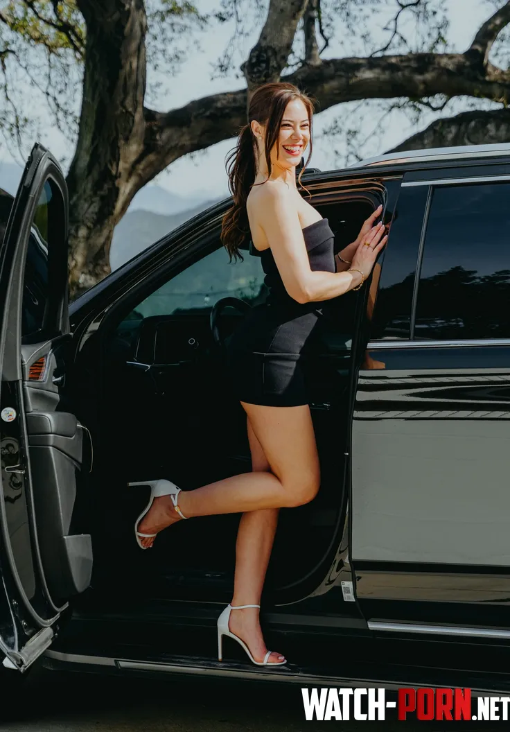 Avery Cristy by Pavlovurasag