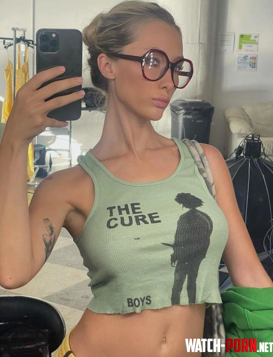 Taking a pic before I go to the gym by Jeninmood