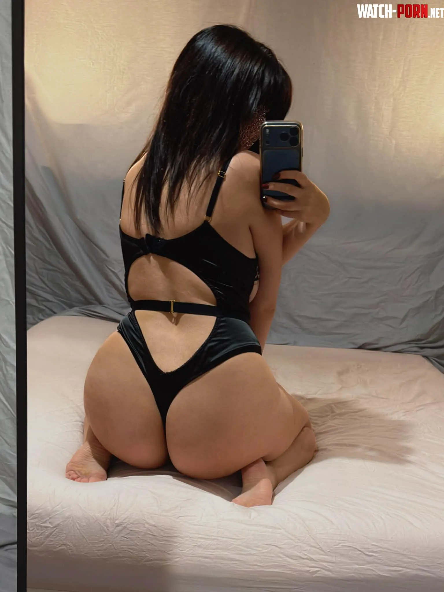 What's the first thing you noticed by Twohot2handlex