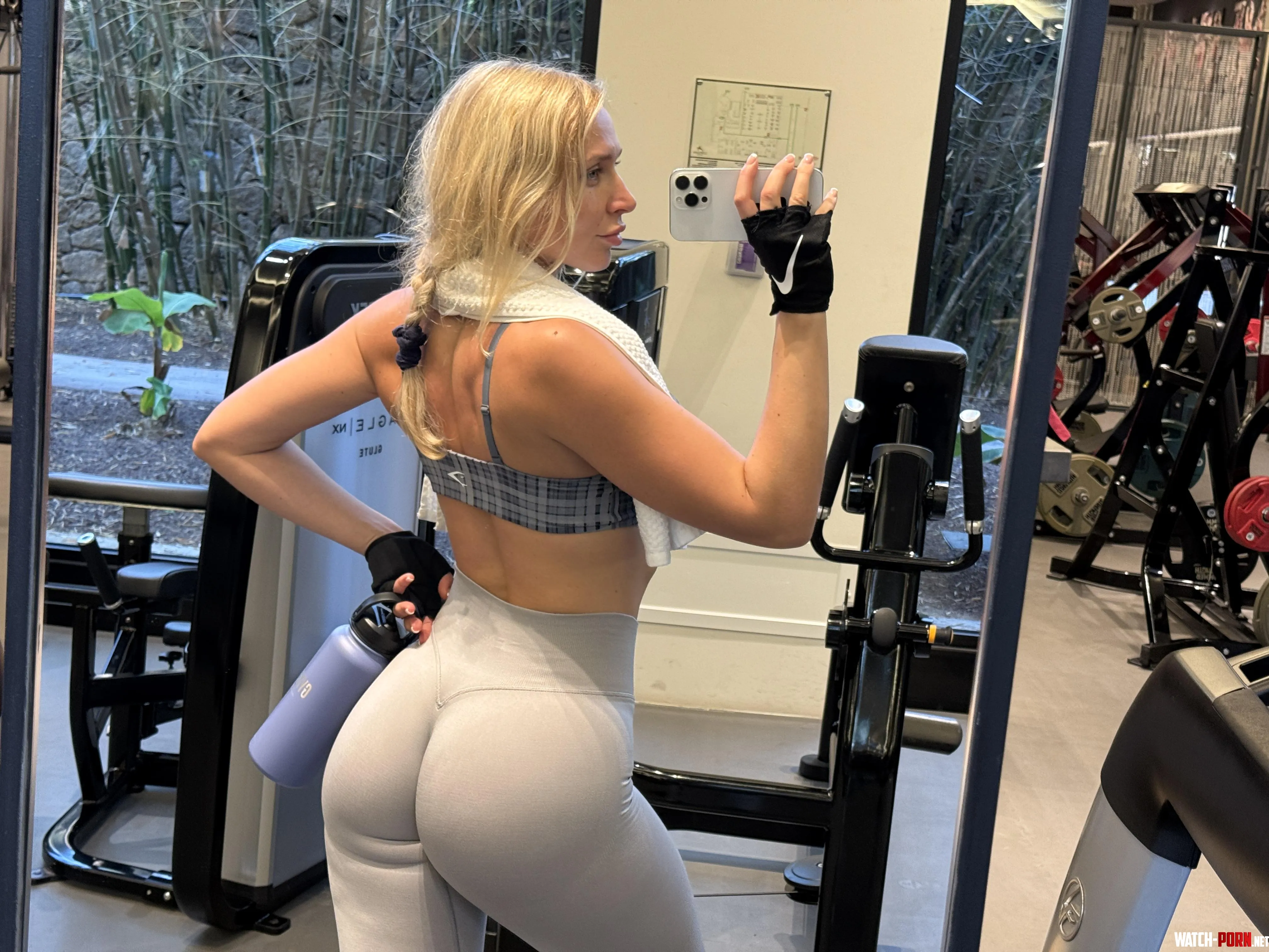 Booty so hungry it eats my leggings by charmingBrandyy