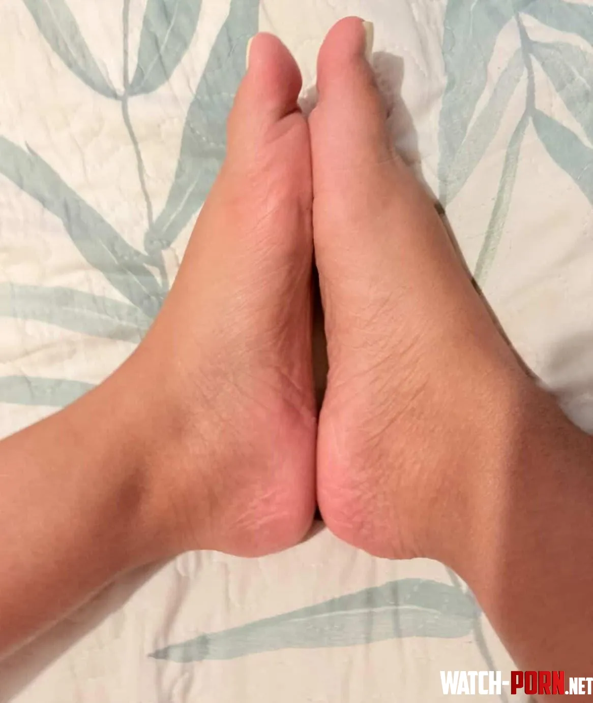 My tiny feet make such a tight hole. Wanna try it? by arboldebolas