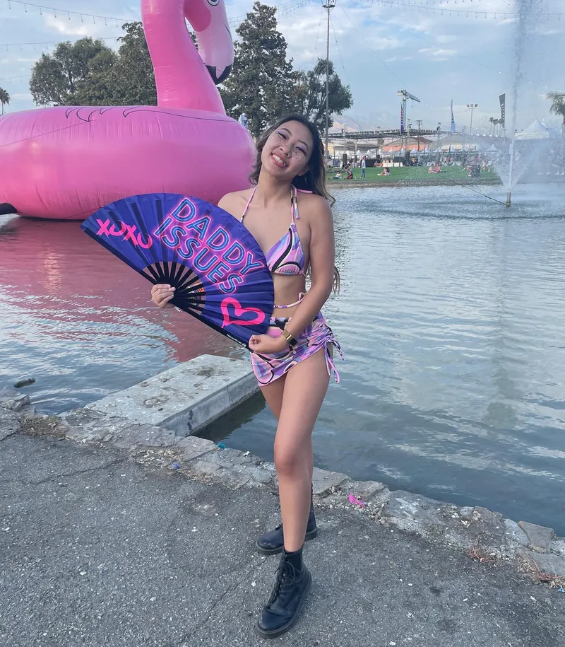 Thumbnail True Reflections: hiddenr0sex Shares 'It's True 😅' on asiansgonemild