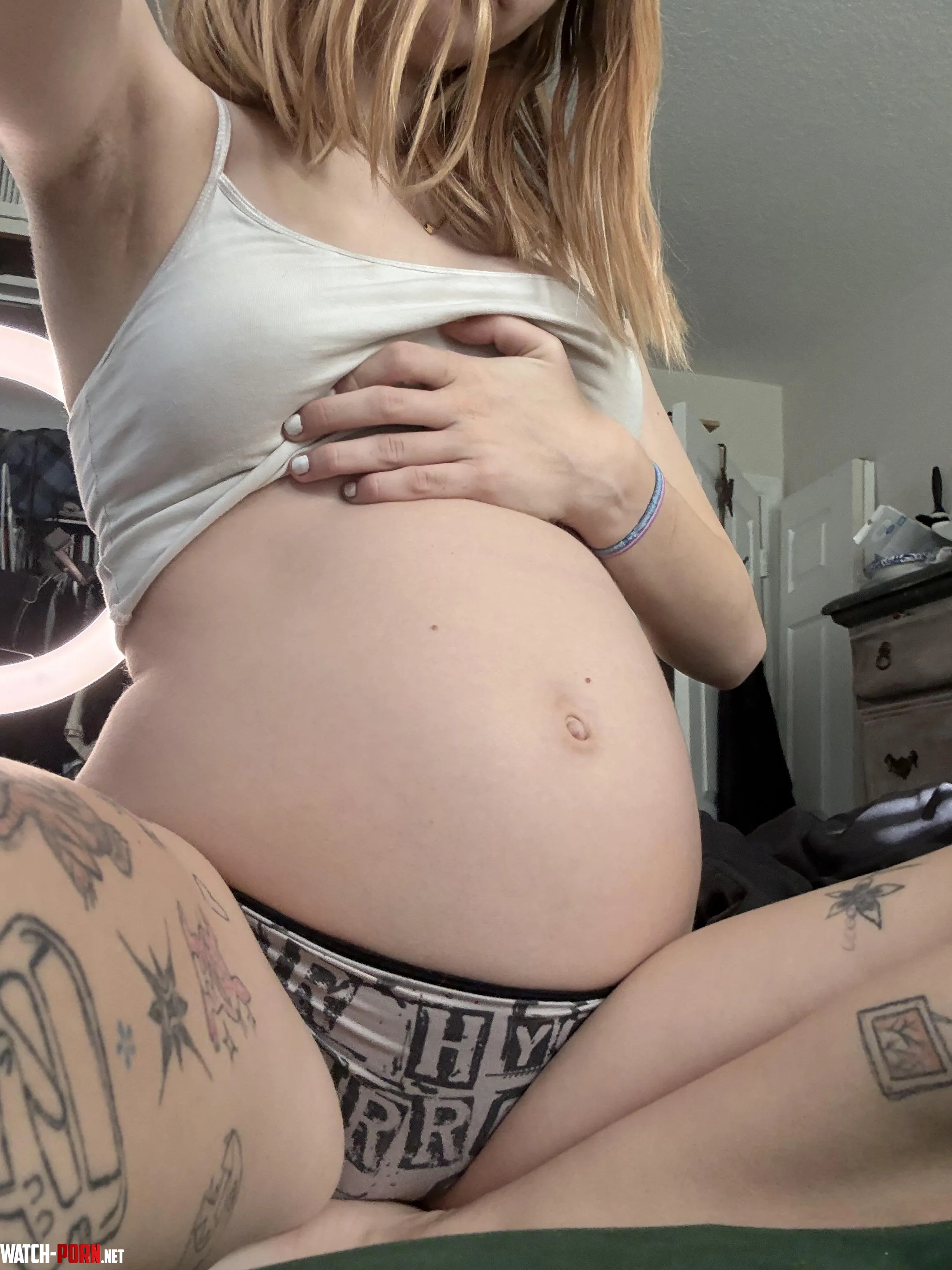 19 weeks and 130 pounds I gained so much weight already by regularslut