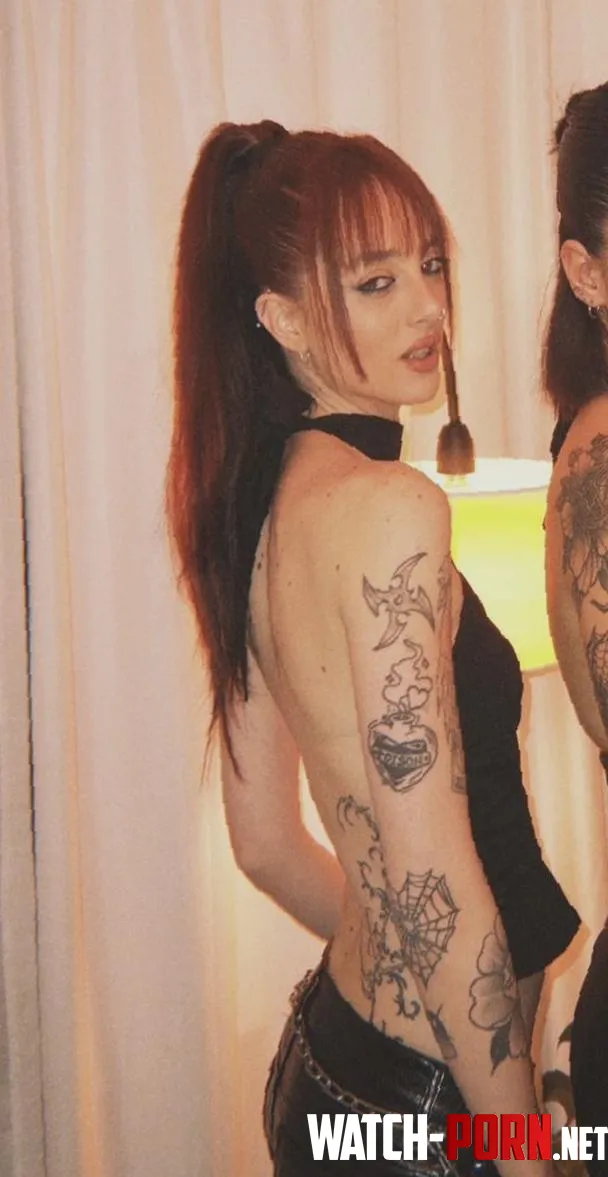 Feeling buzzed and horny, who’s around lnssta works better: .lunasyven'. booty by thelenis