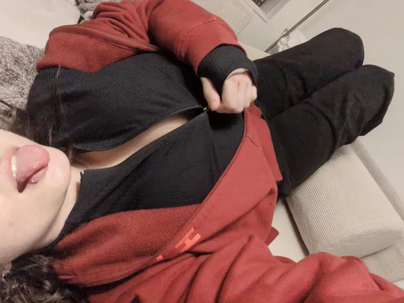 Thumbnail SunkissedMusex Reflects: 'Just a Girl with WiFi and Bad Decisions' - PunkGirls Vibe